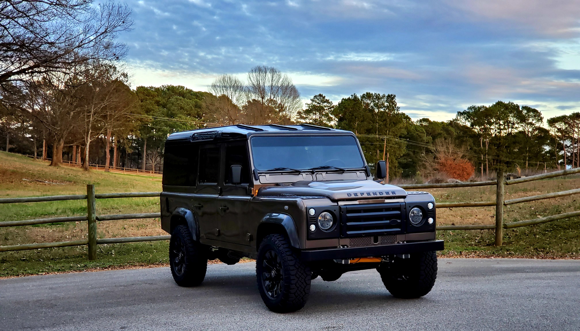 Land Rover 110 / Defender 110 (Euro Spec) 