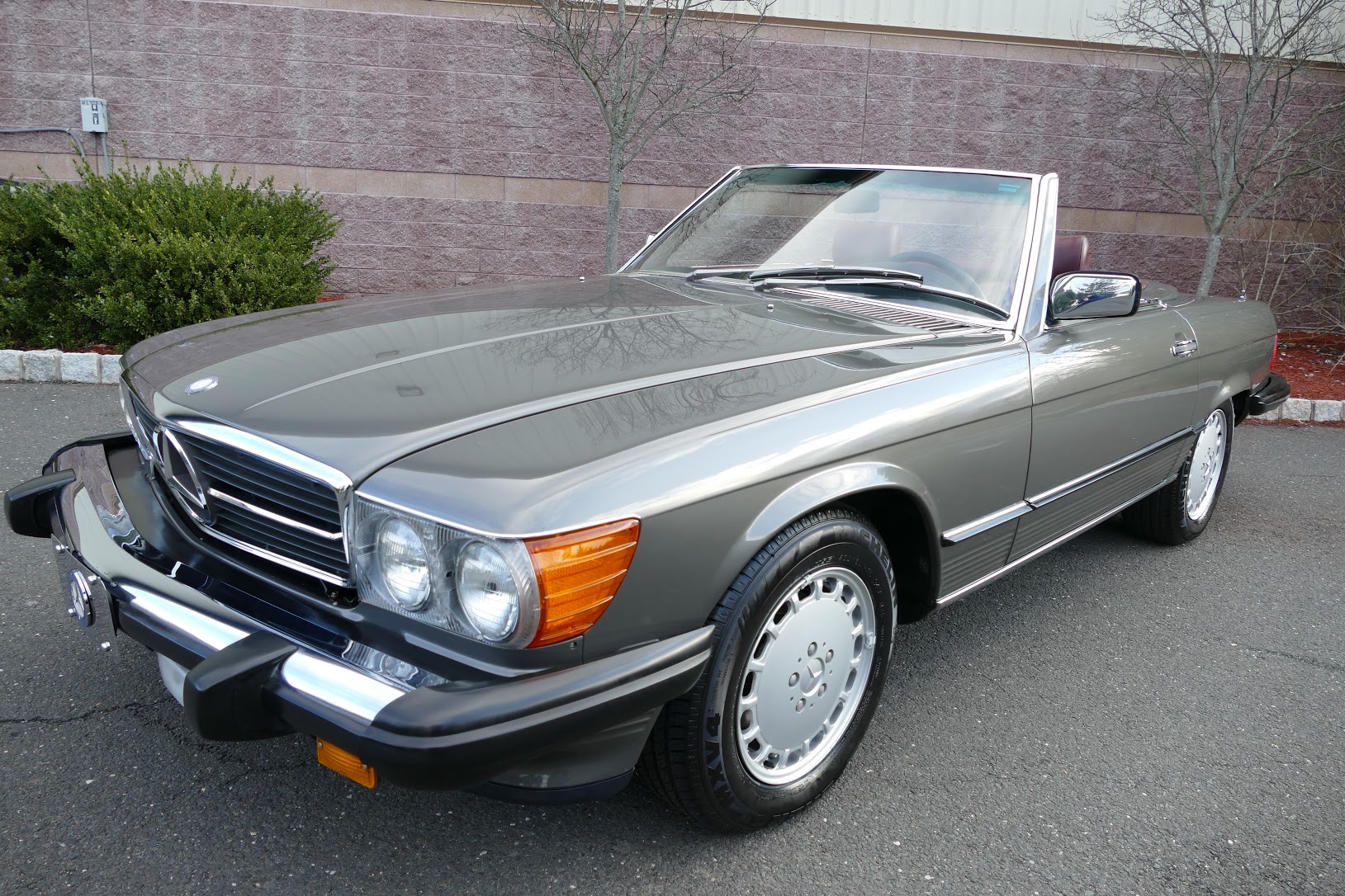 Mercedes-Benz R107 SL 