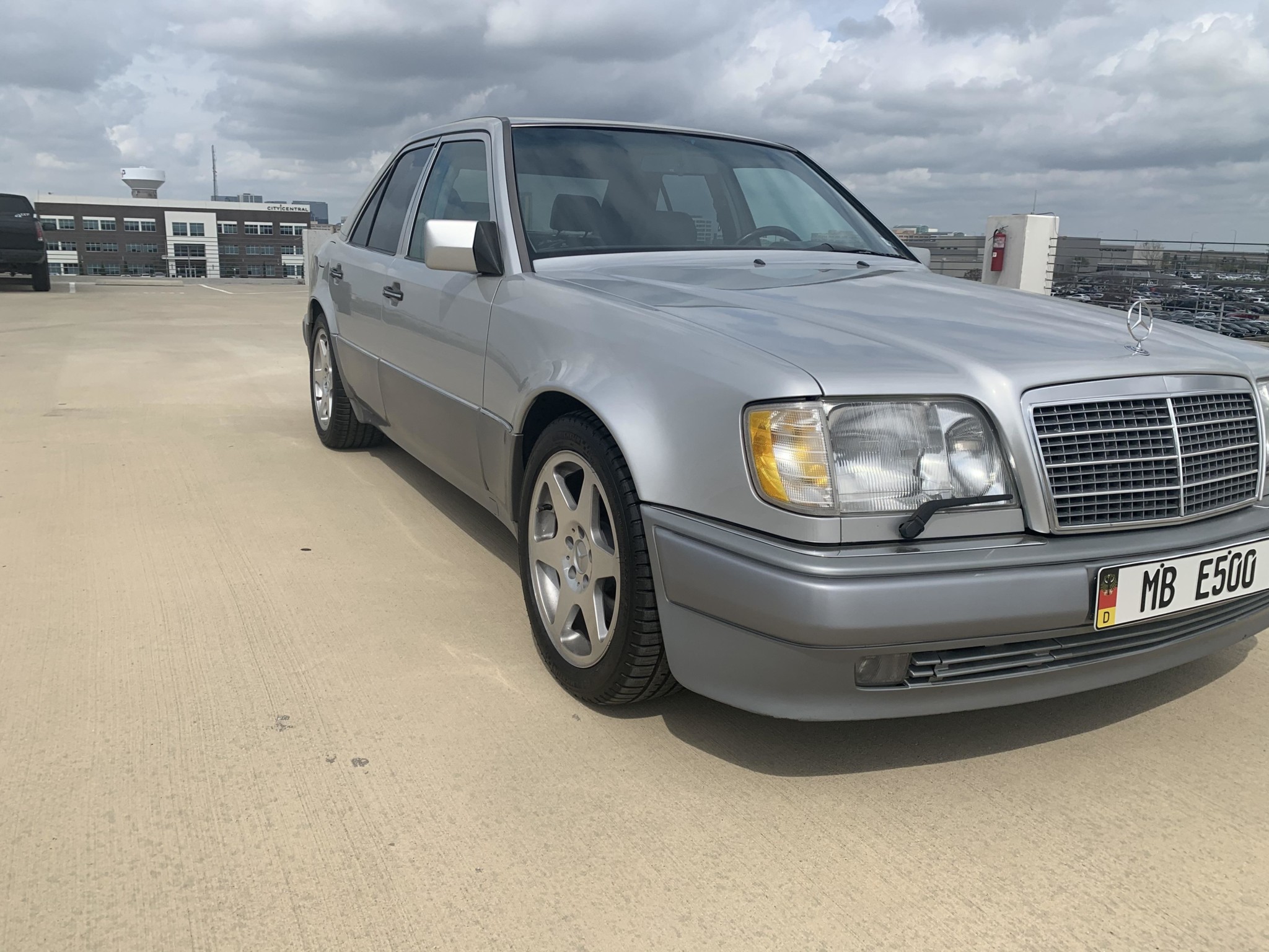 Mercedes-Benz 500E & E500 