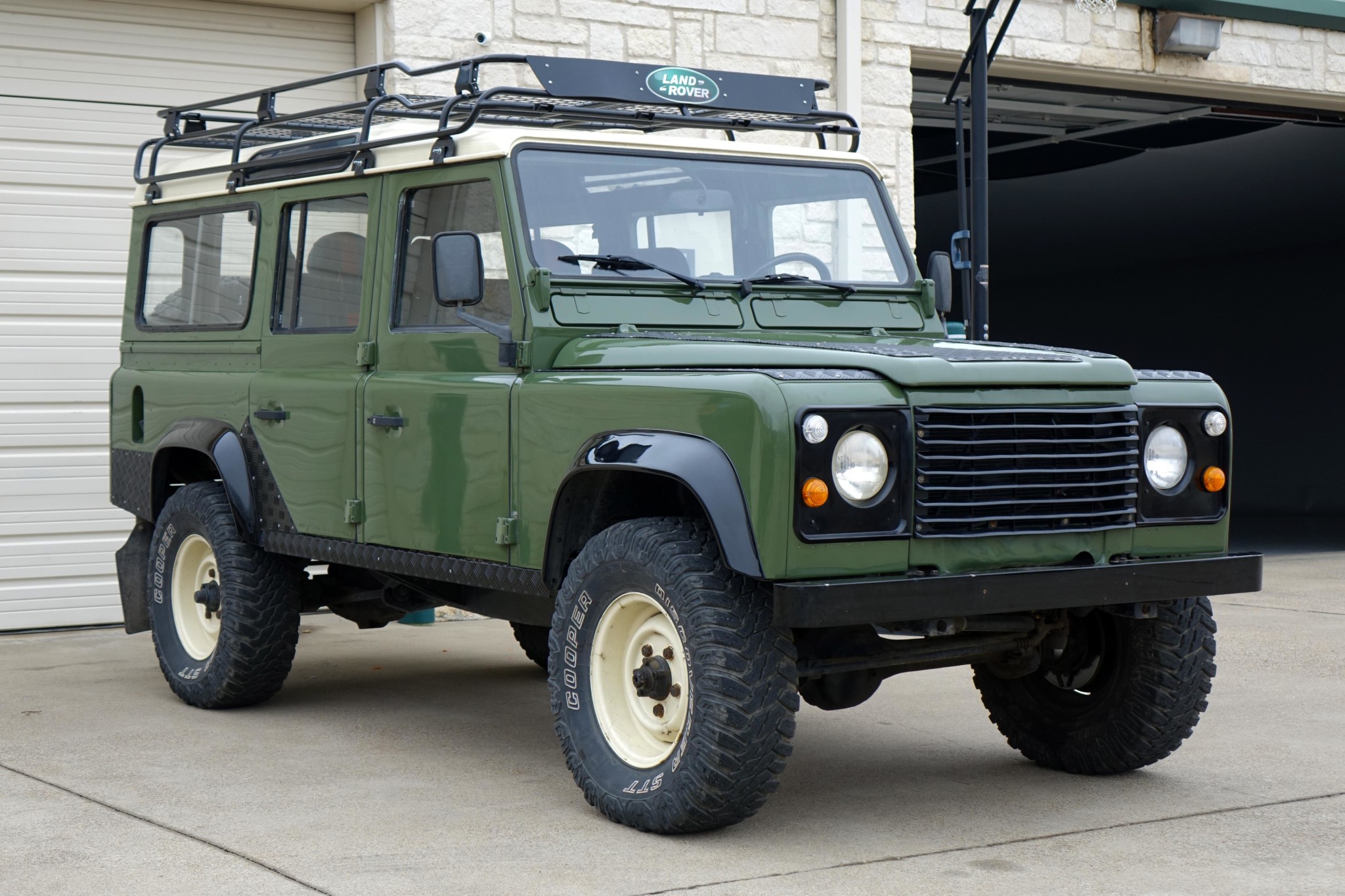 Land Rover 110 / Defender 110 (Euro Spec) 