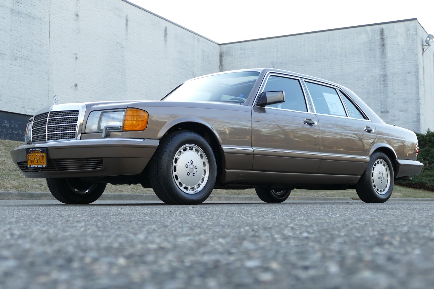 Mercedes-Benz W126 S-Class 