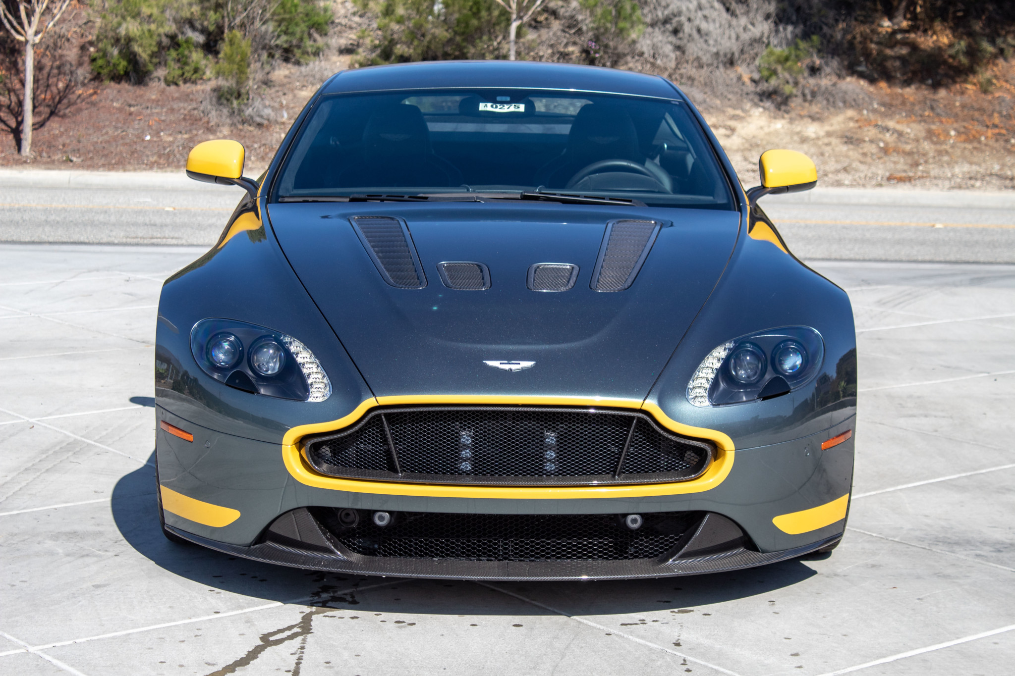 Aston Martin V12 Vantage 