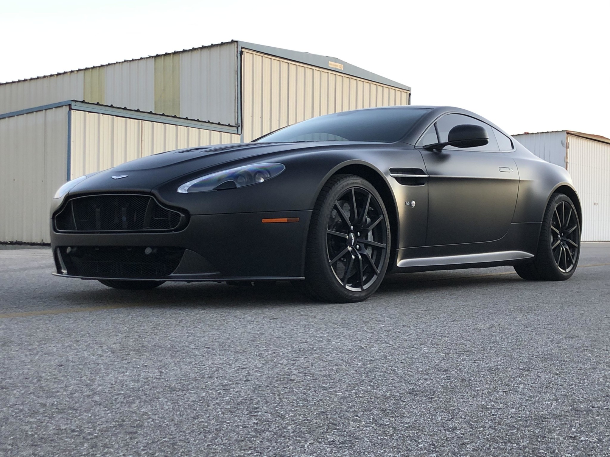 Aston Martin V12 Vantage 