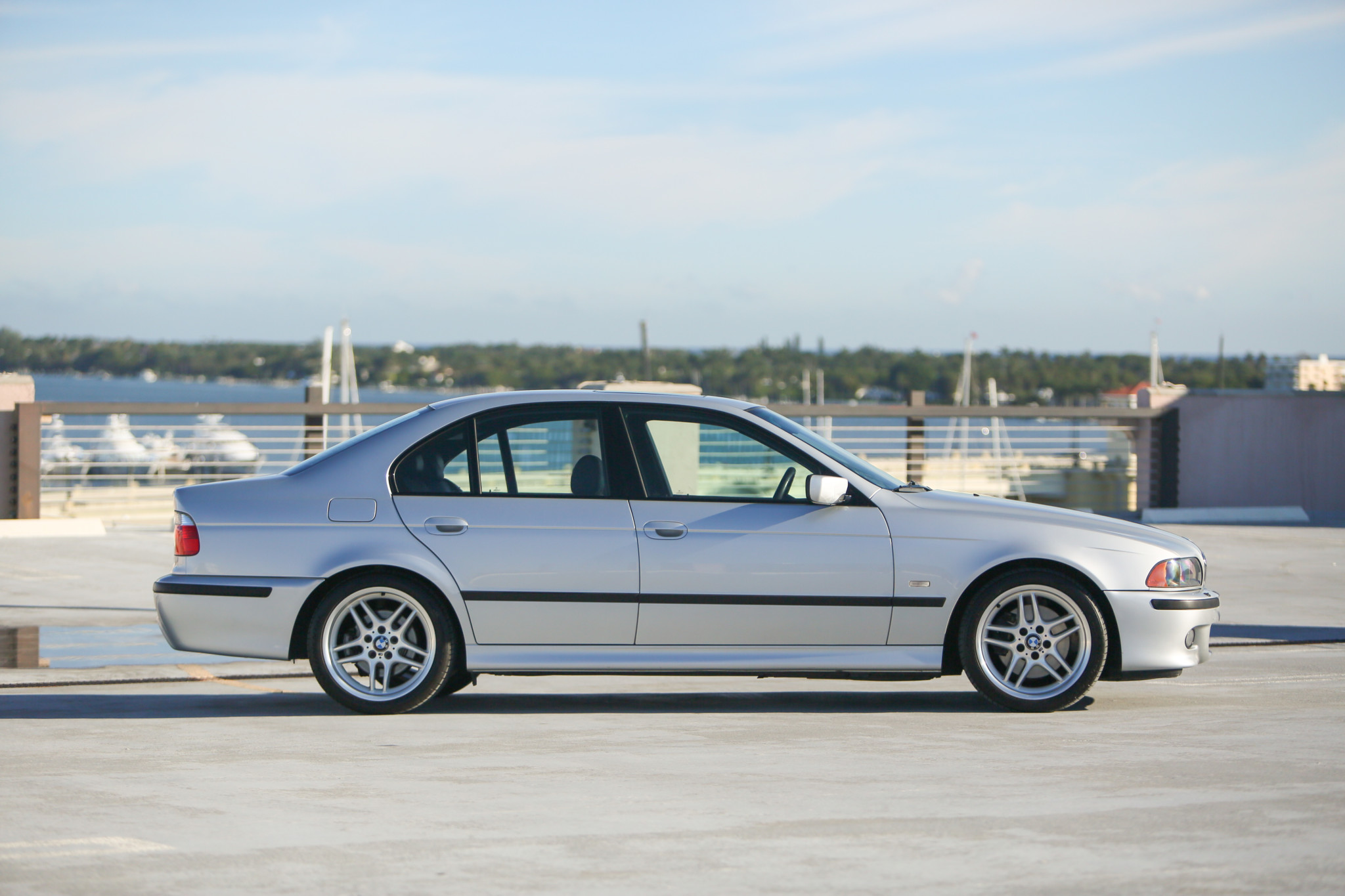 BMW E39 5-Series 