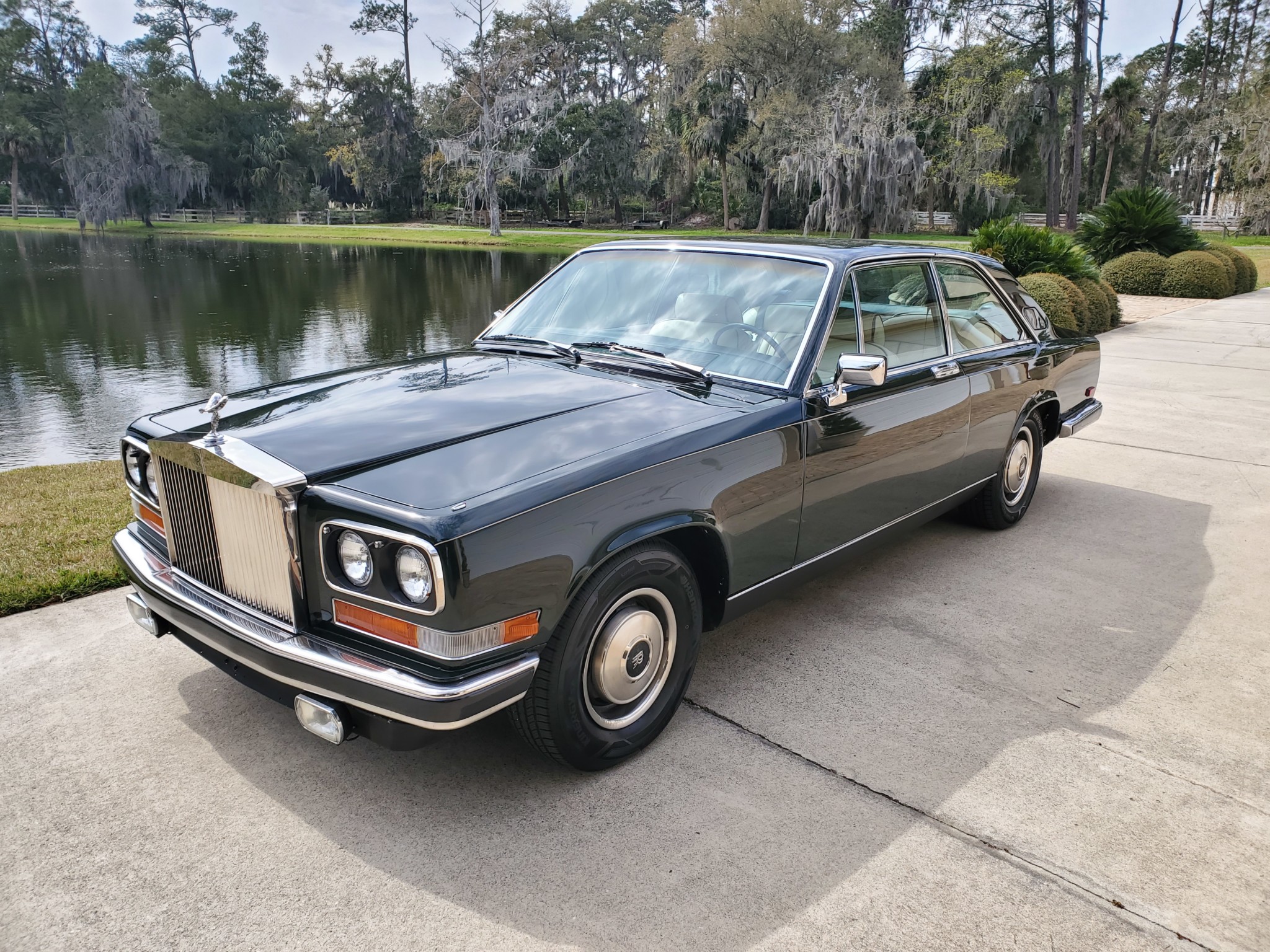 Rolls-Royce Camargue 