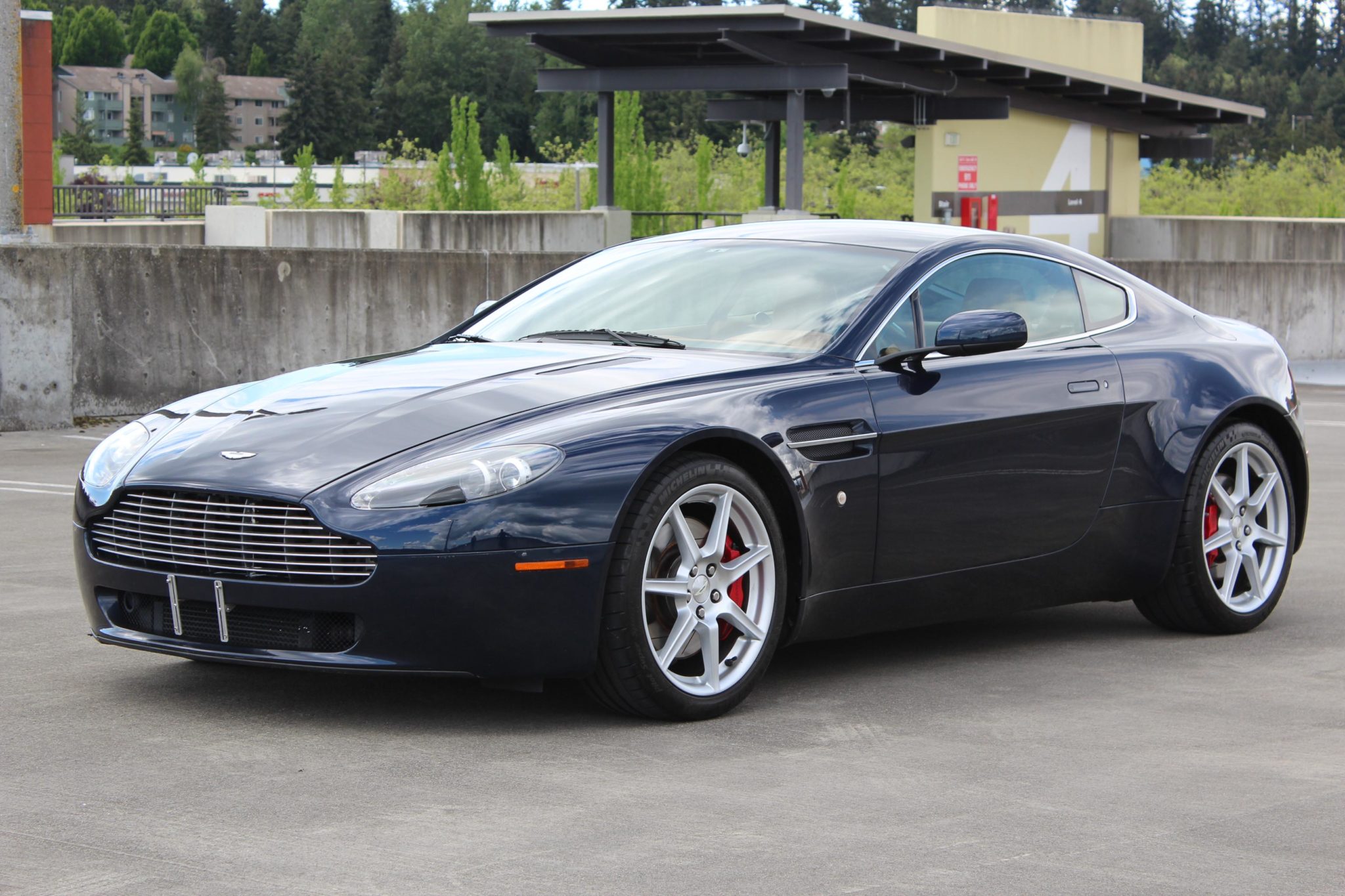 Aston Martin V8 Vantage (2006+) 
