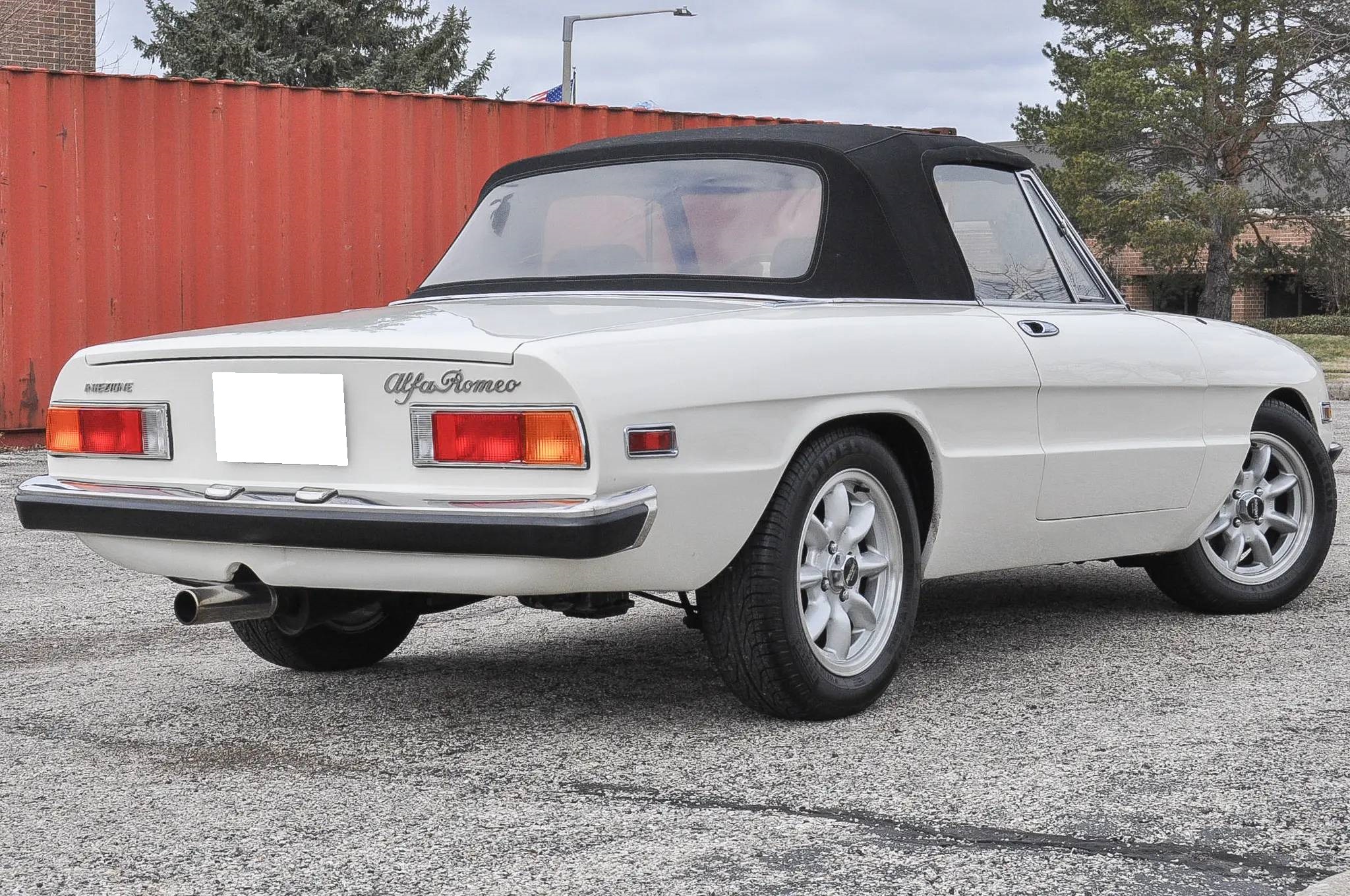 Alfa Romeo 105/115 Spider Series 2