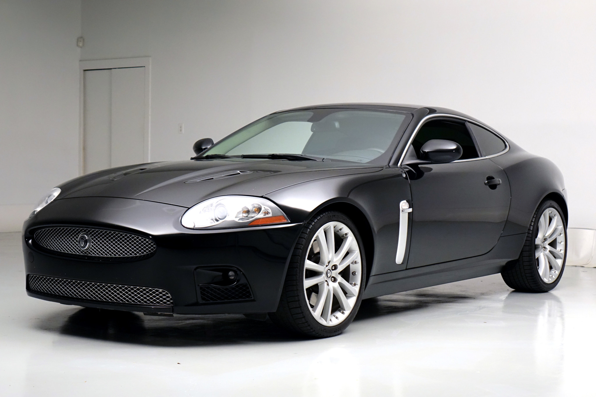 Jaguar XKR 