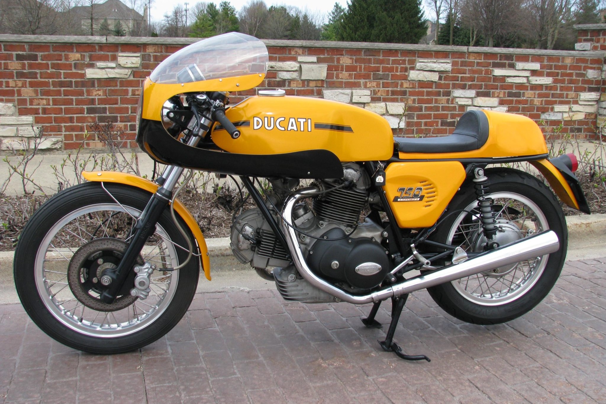 Ducati 750 Sport 