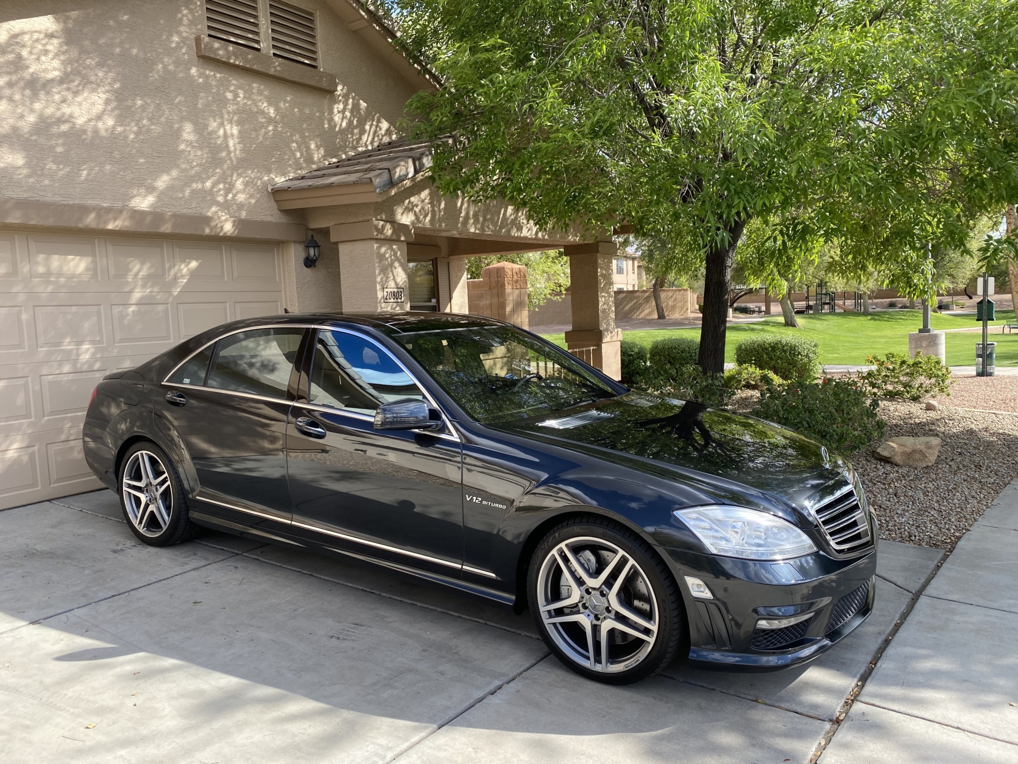 Mercedes-Benz W221 S-Class 