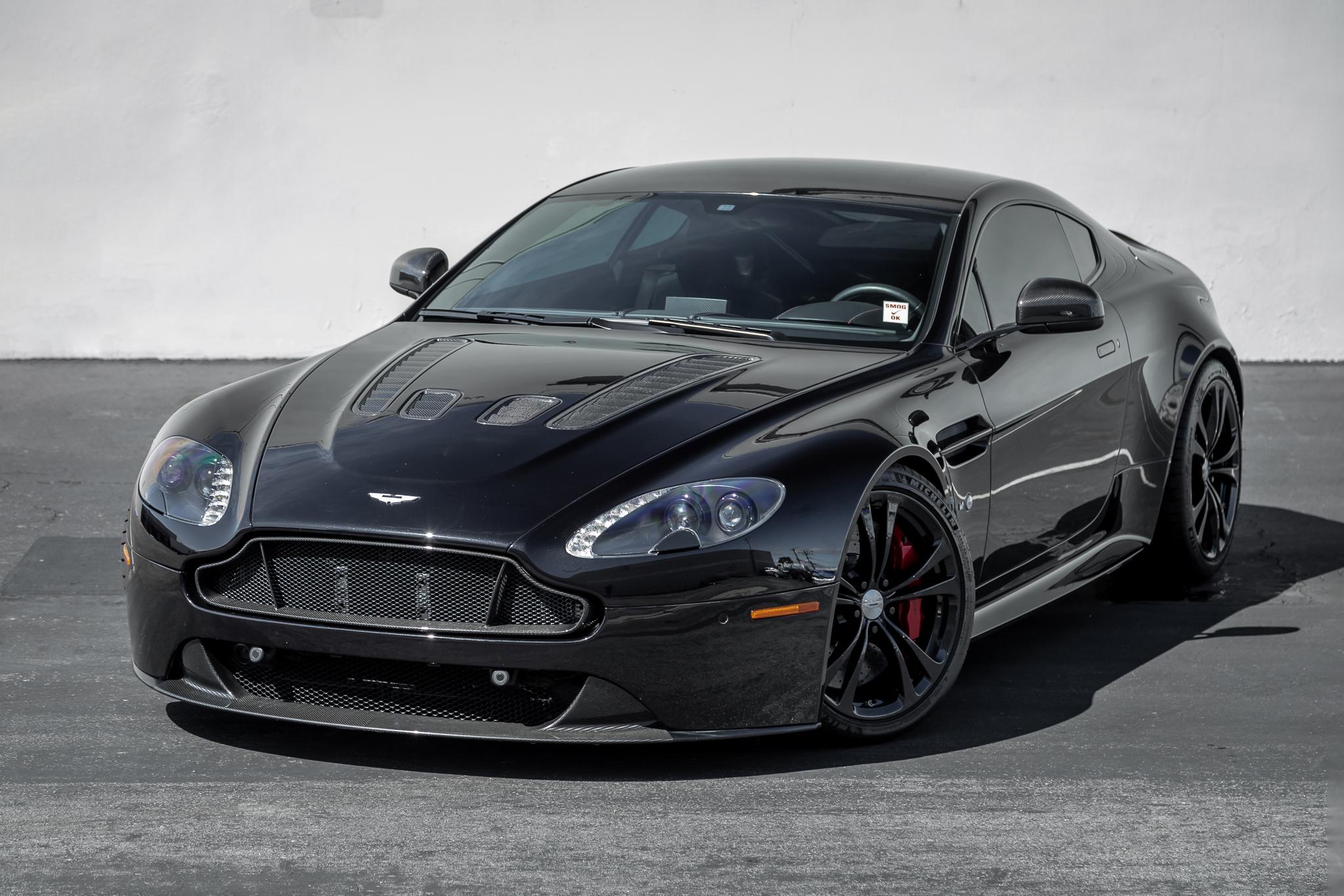 Aston Martin V12 Vantage 
