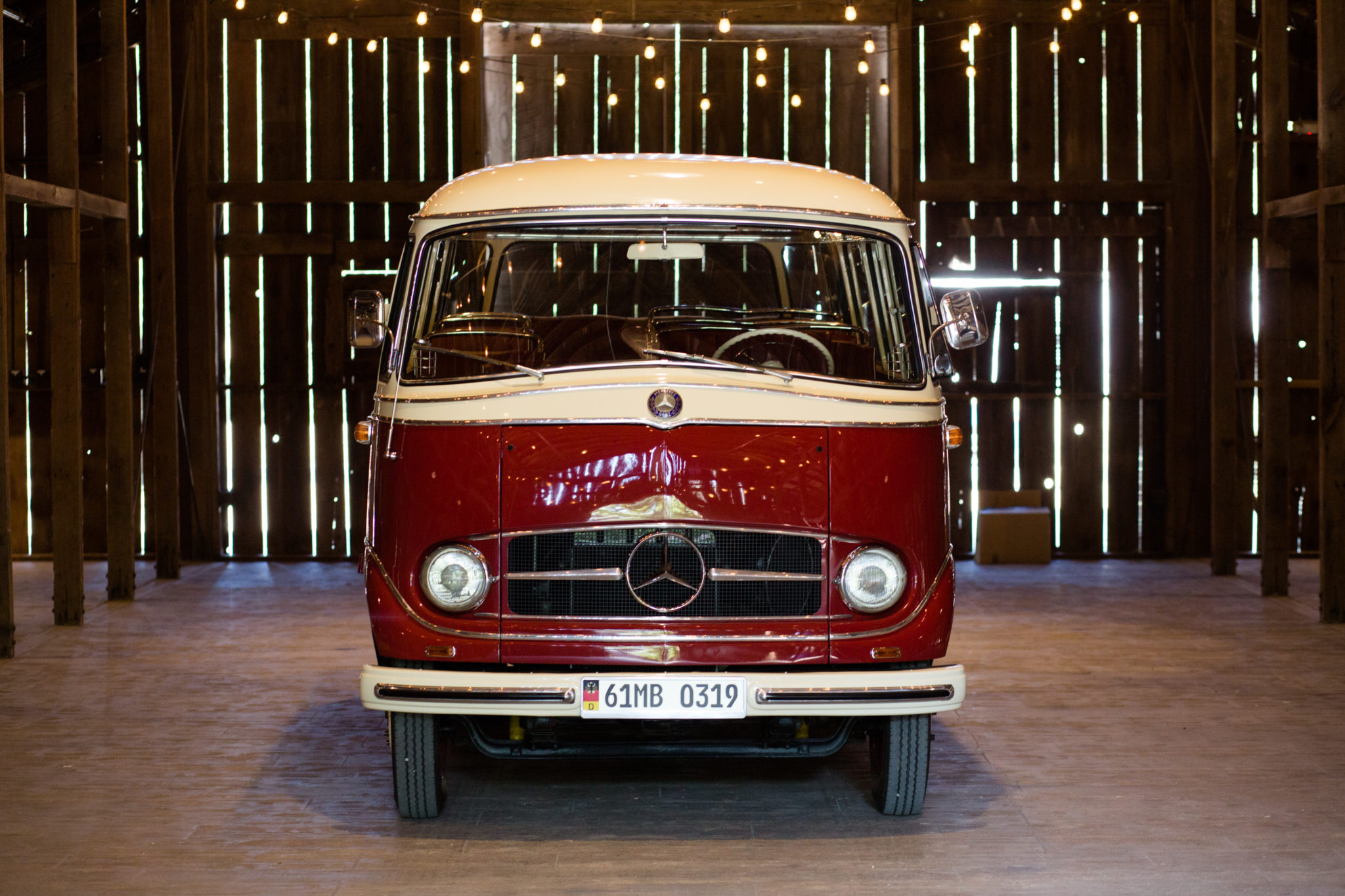 Mercedes-Benz O319 17-Passenger Omnibus 