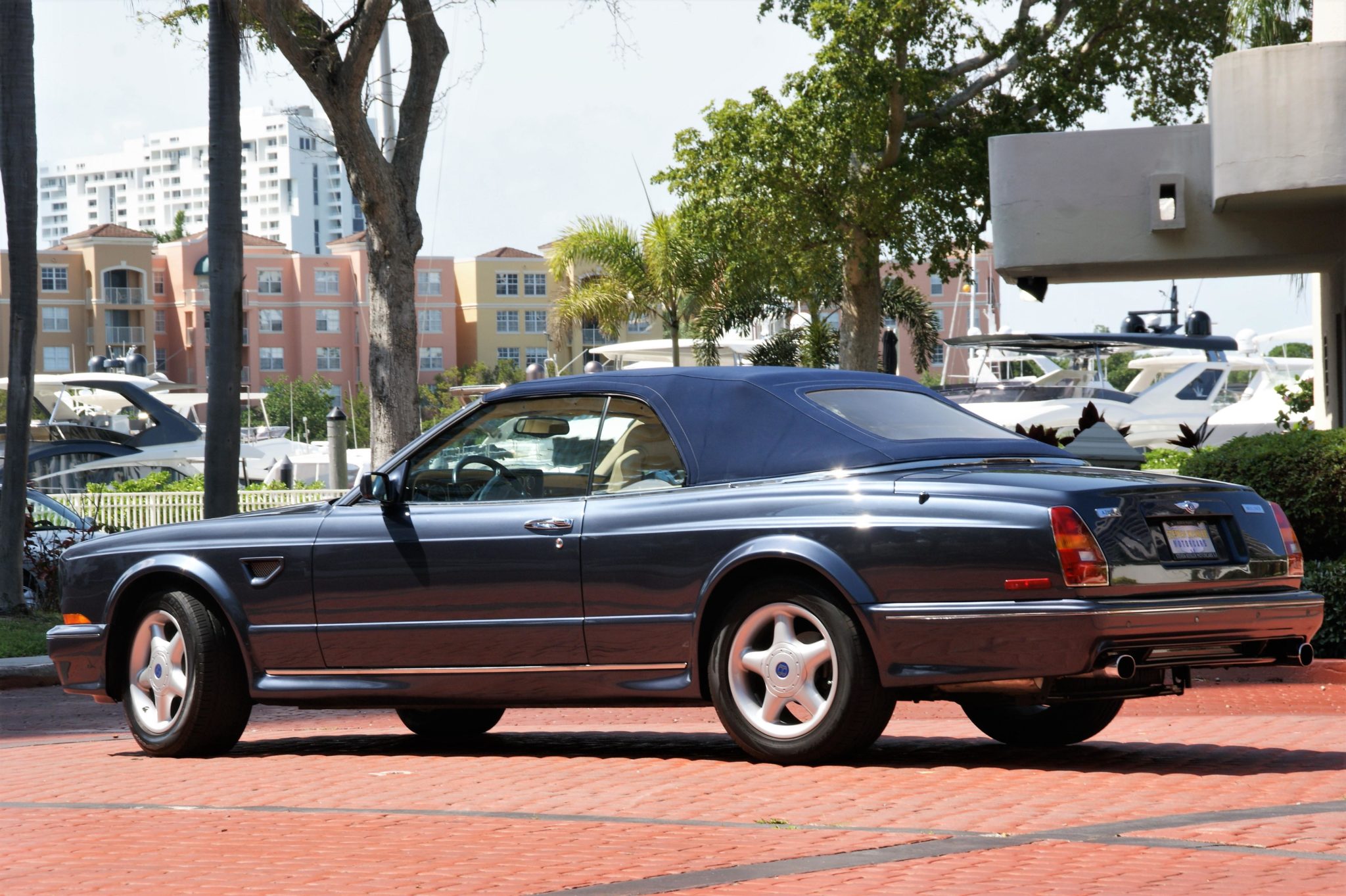 Bentley Azure 