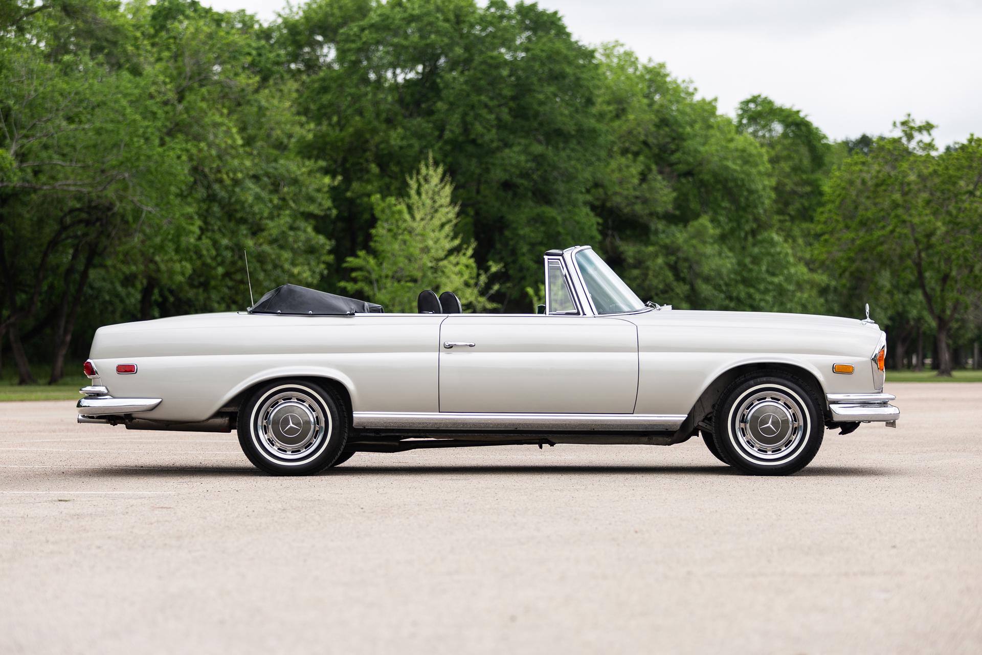 Mercedes-Benz W111 Coupe & Cabriolet 