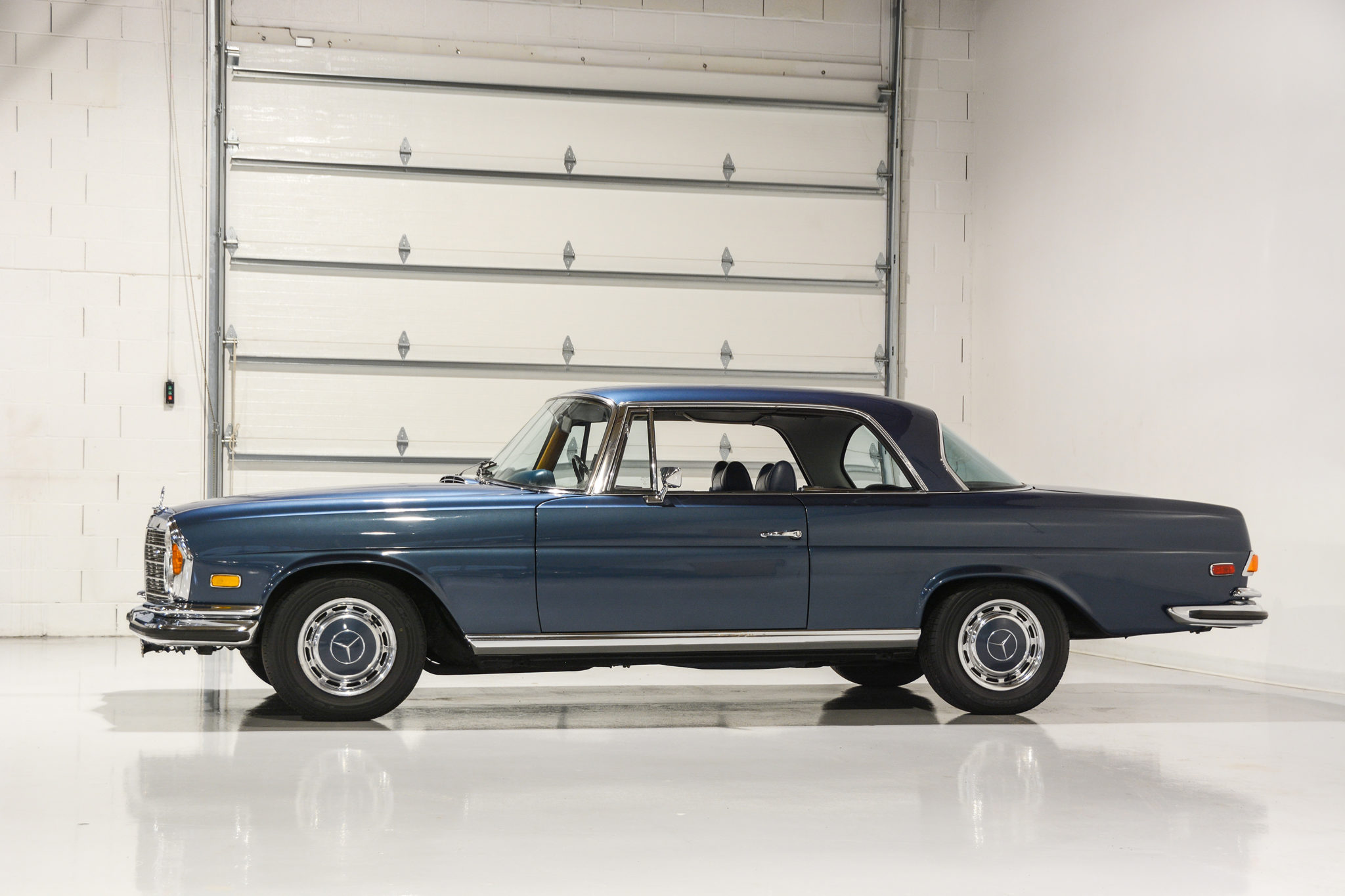 Mercedes-Benz W111 Coupe & Cabriolet 