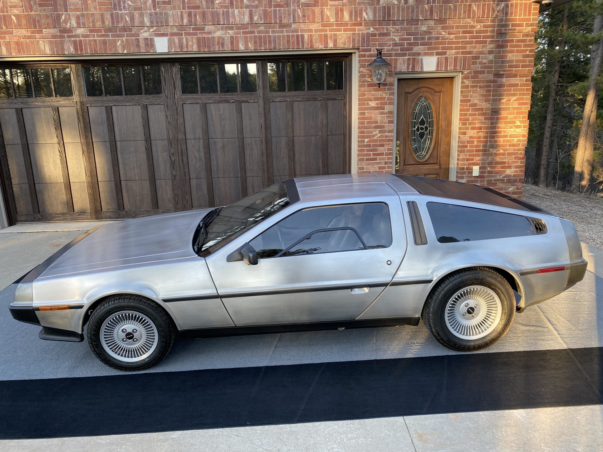 DeLorean DMC-12 