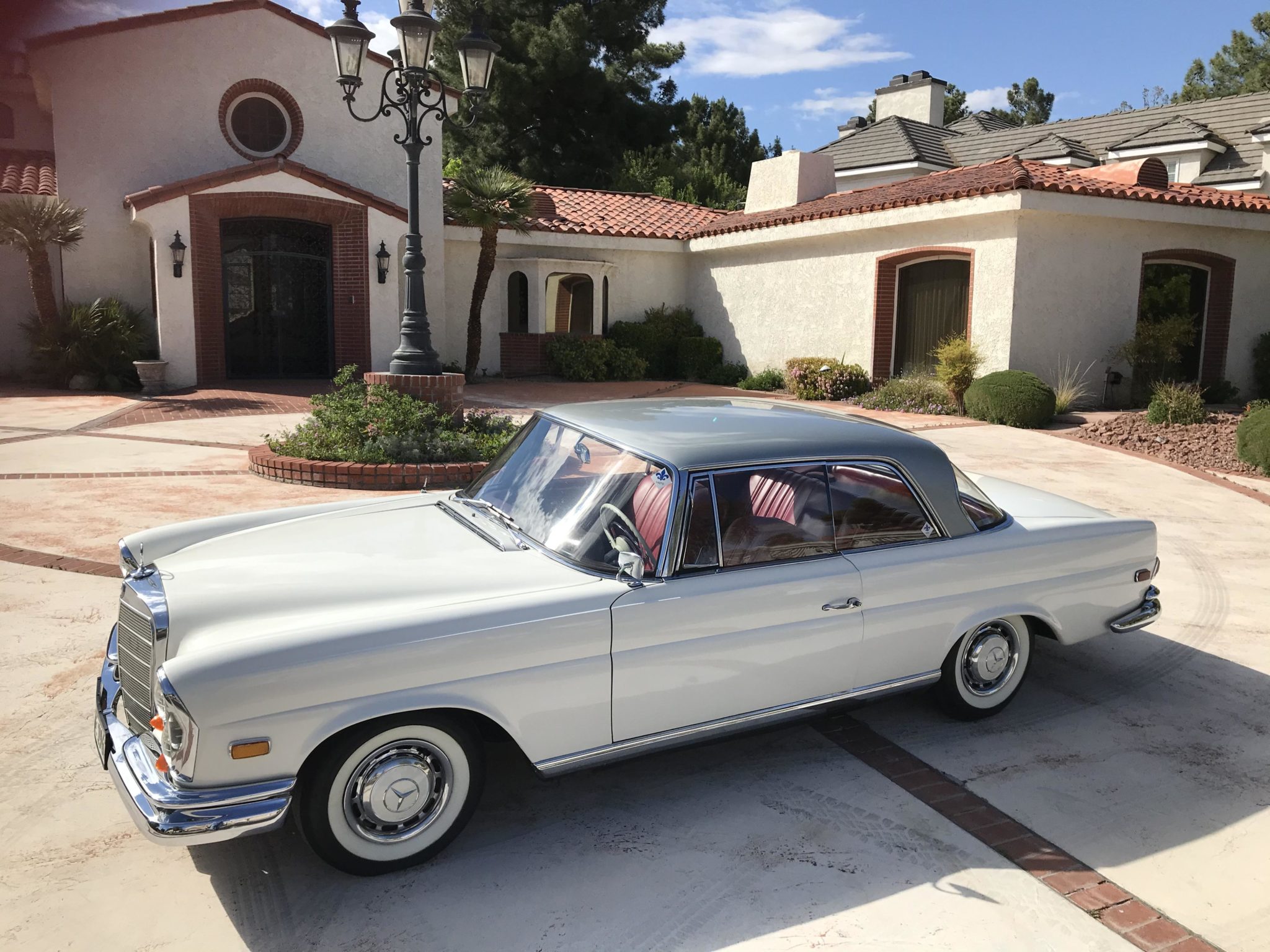 Mercedes-Benz W111 Coupe & Cabriolet 
