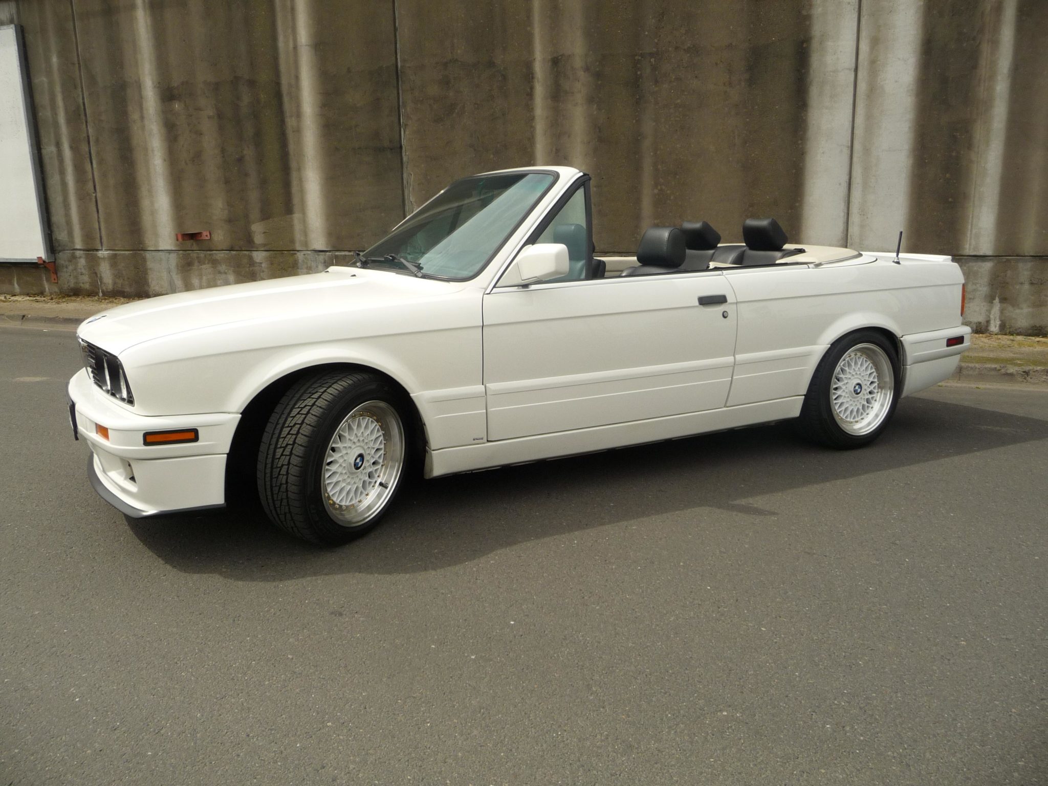 BMW E30 3-Series Convertible 