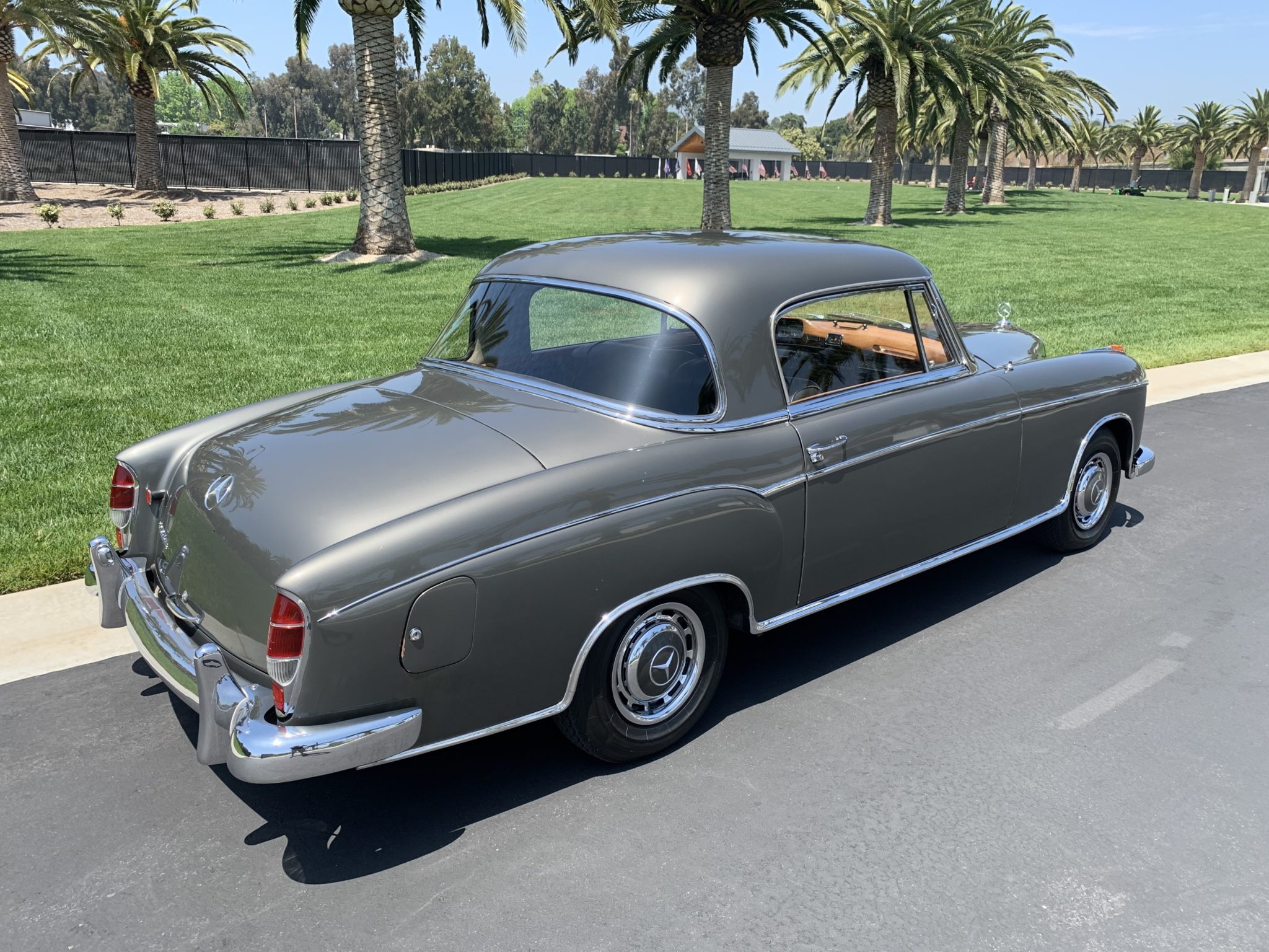 Mercedes-Benz Ponton 