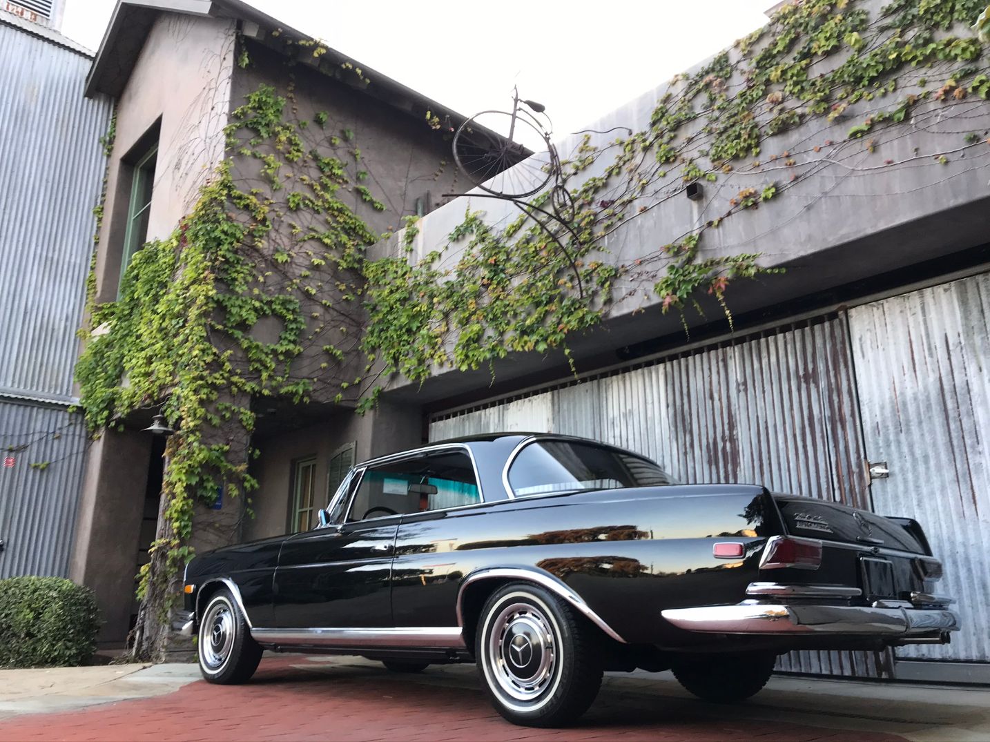 Mercedes-Benz W111 Coupe & Cabriolet 