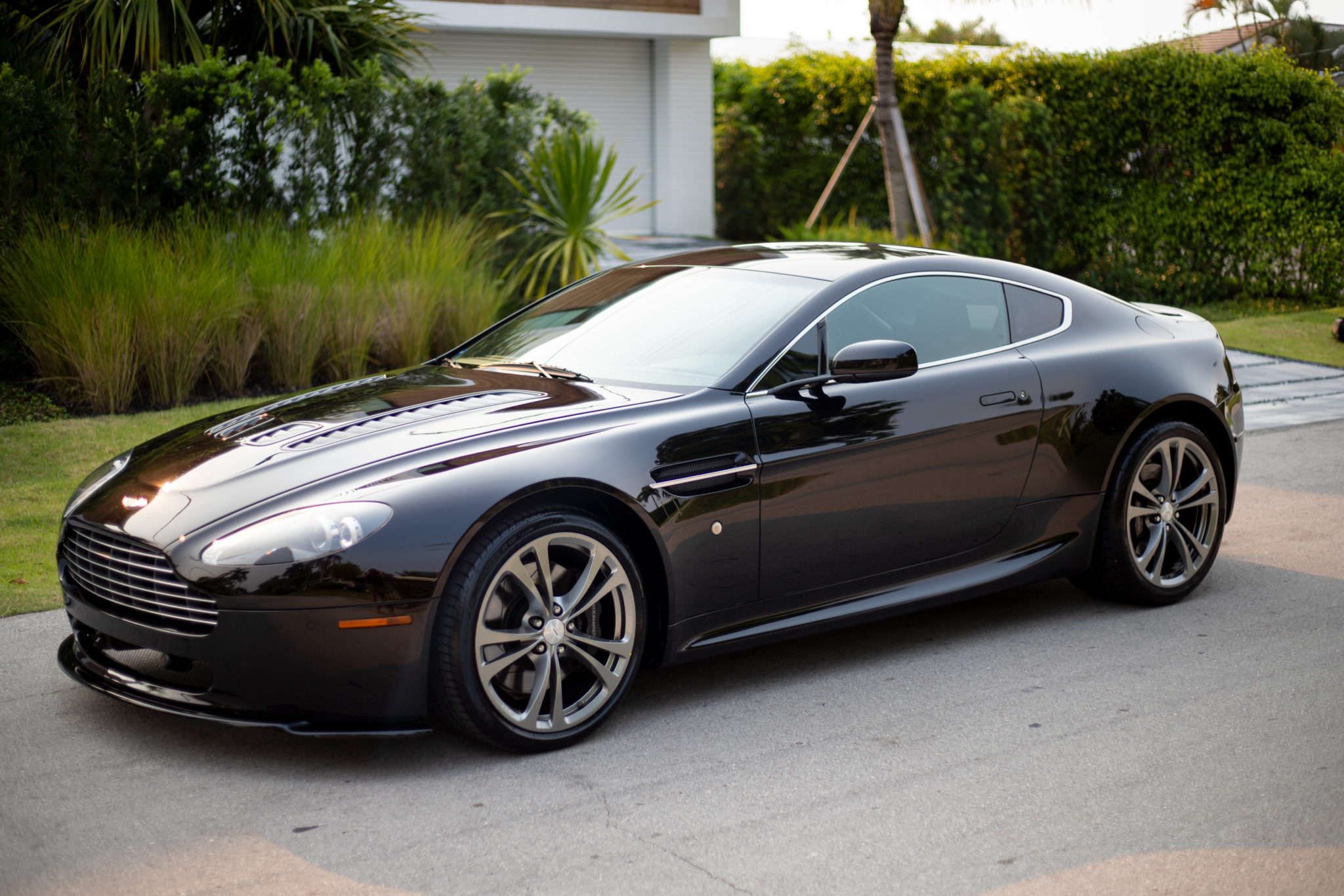 Aston Martin V8 Vantage (2006+) 