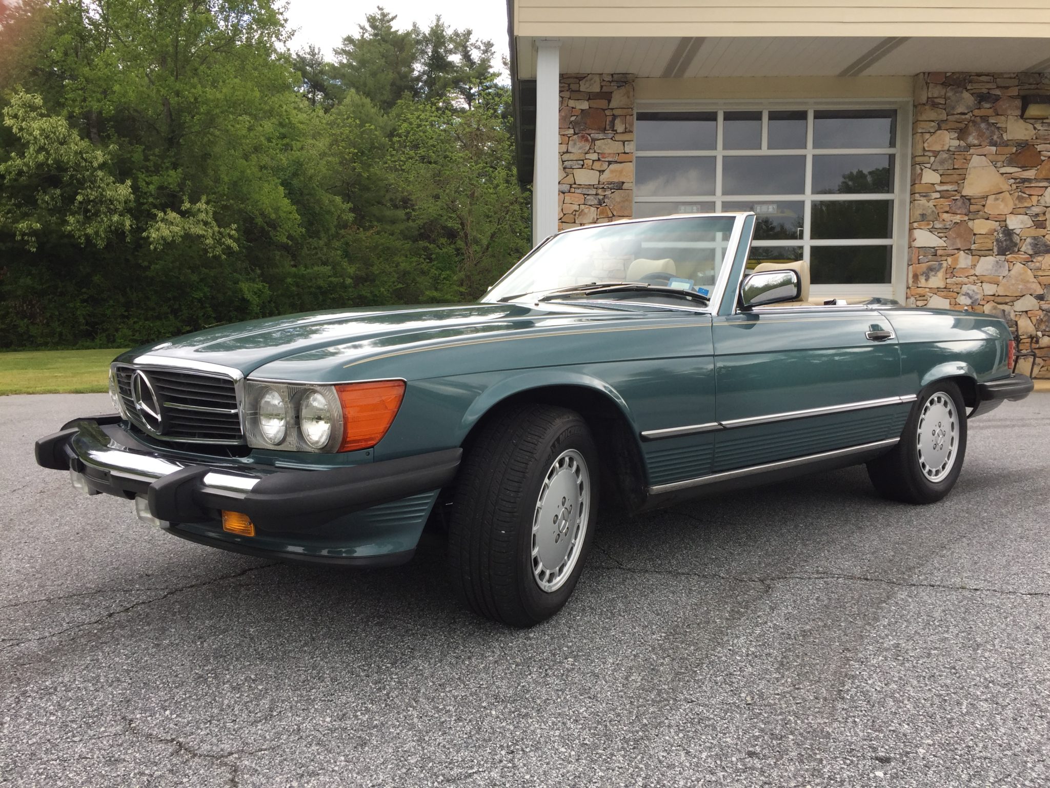 Mercedes-Benz R107 SL 