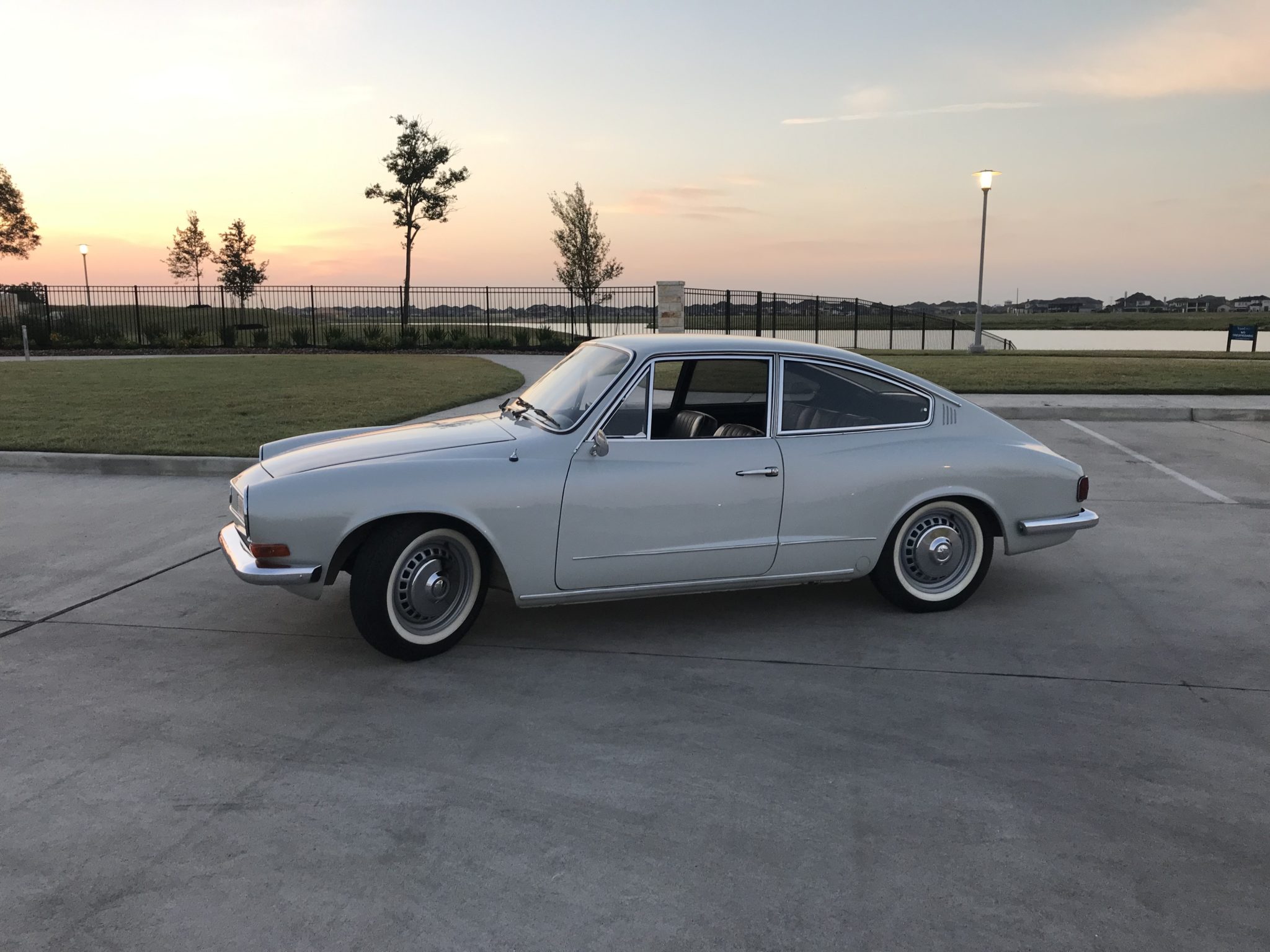 Volkswagen Karmann Ghia 