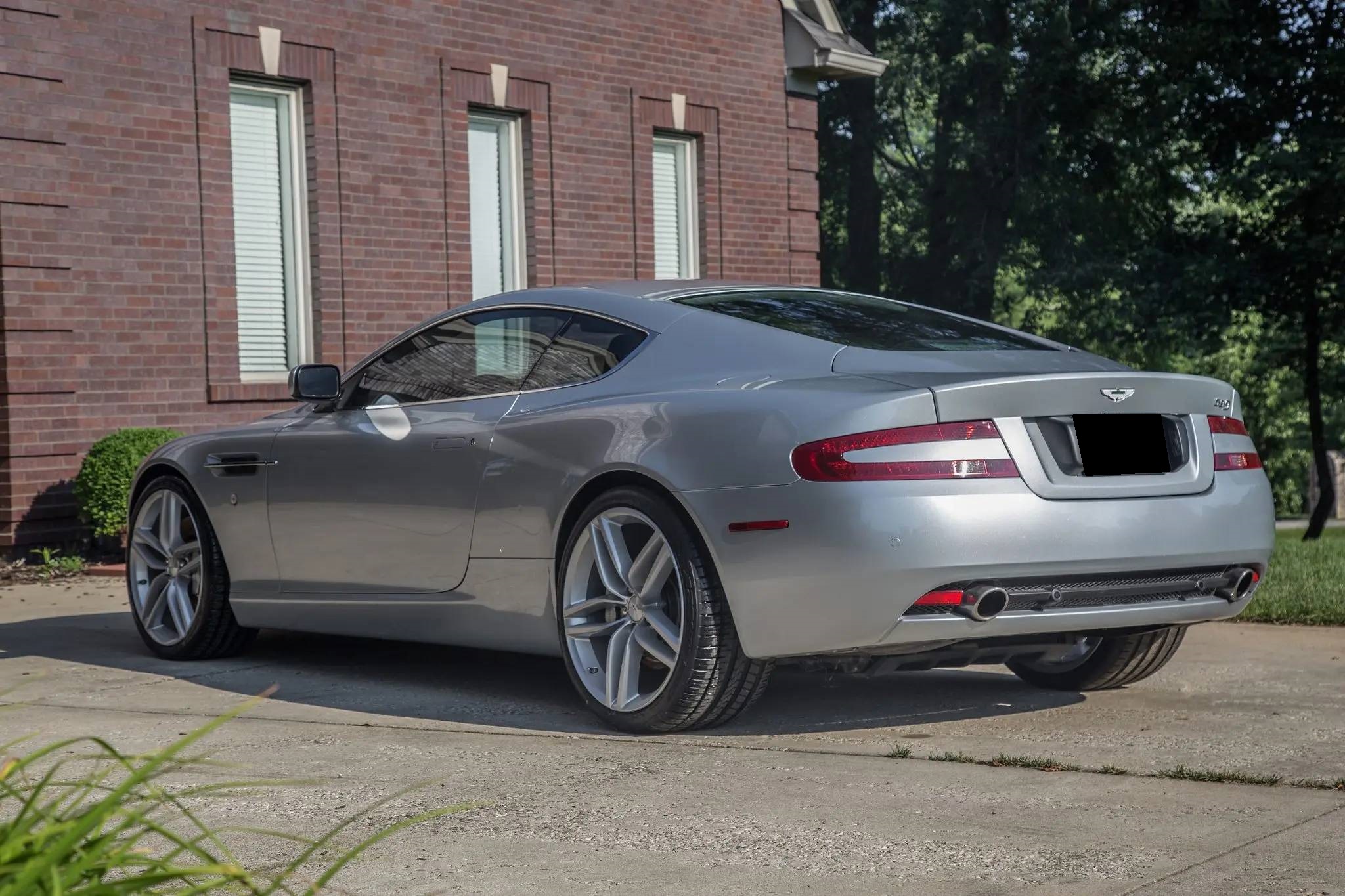 Aston Martin DB9 