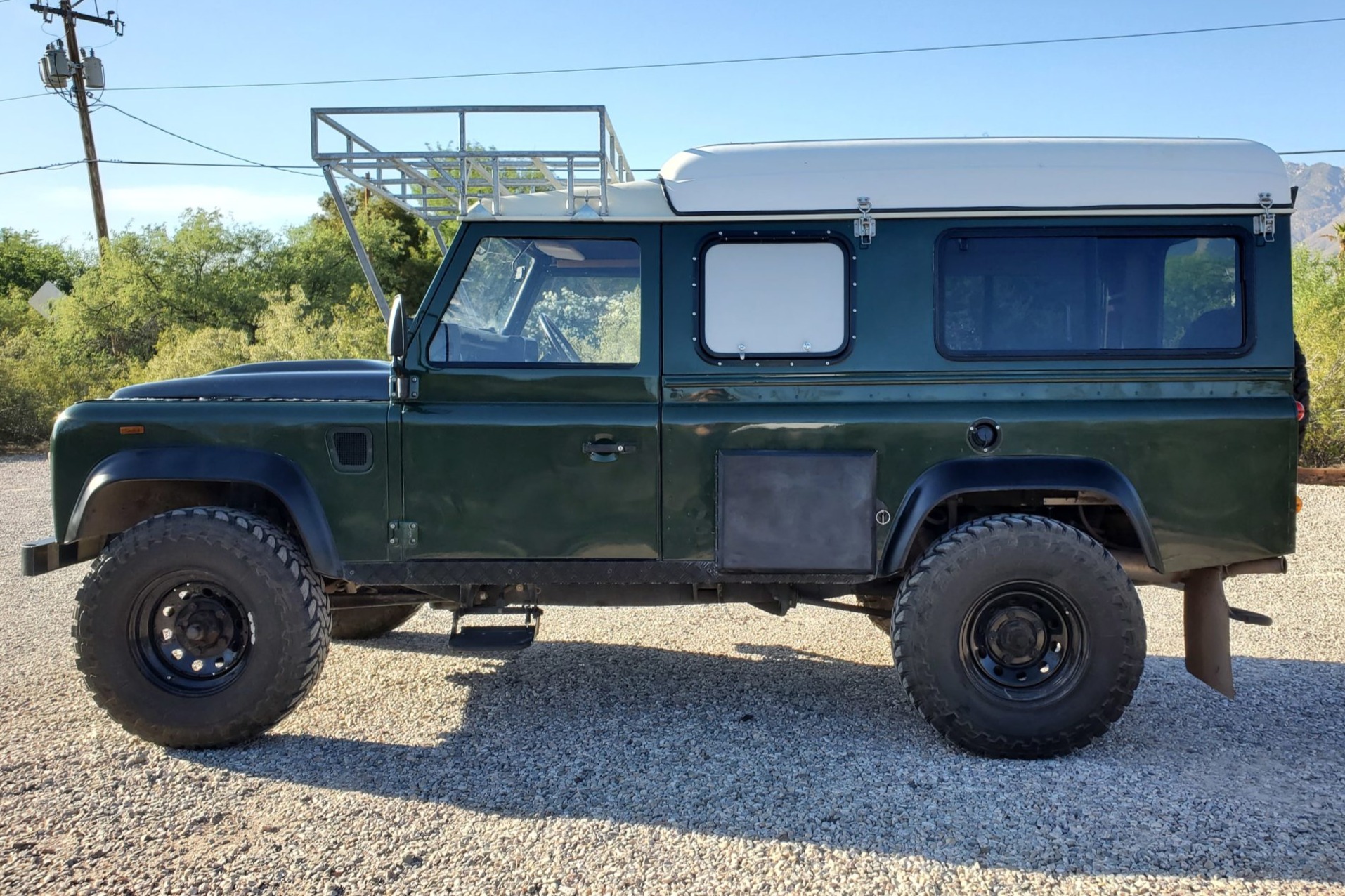 Land Rover 110 / Defender 110 (Euro Spec) 
