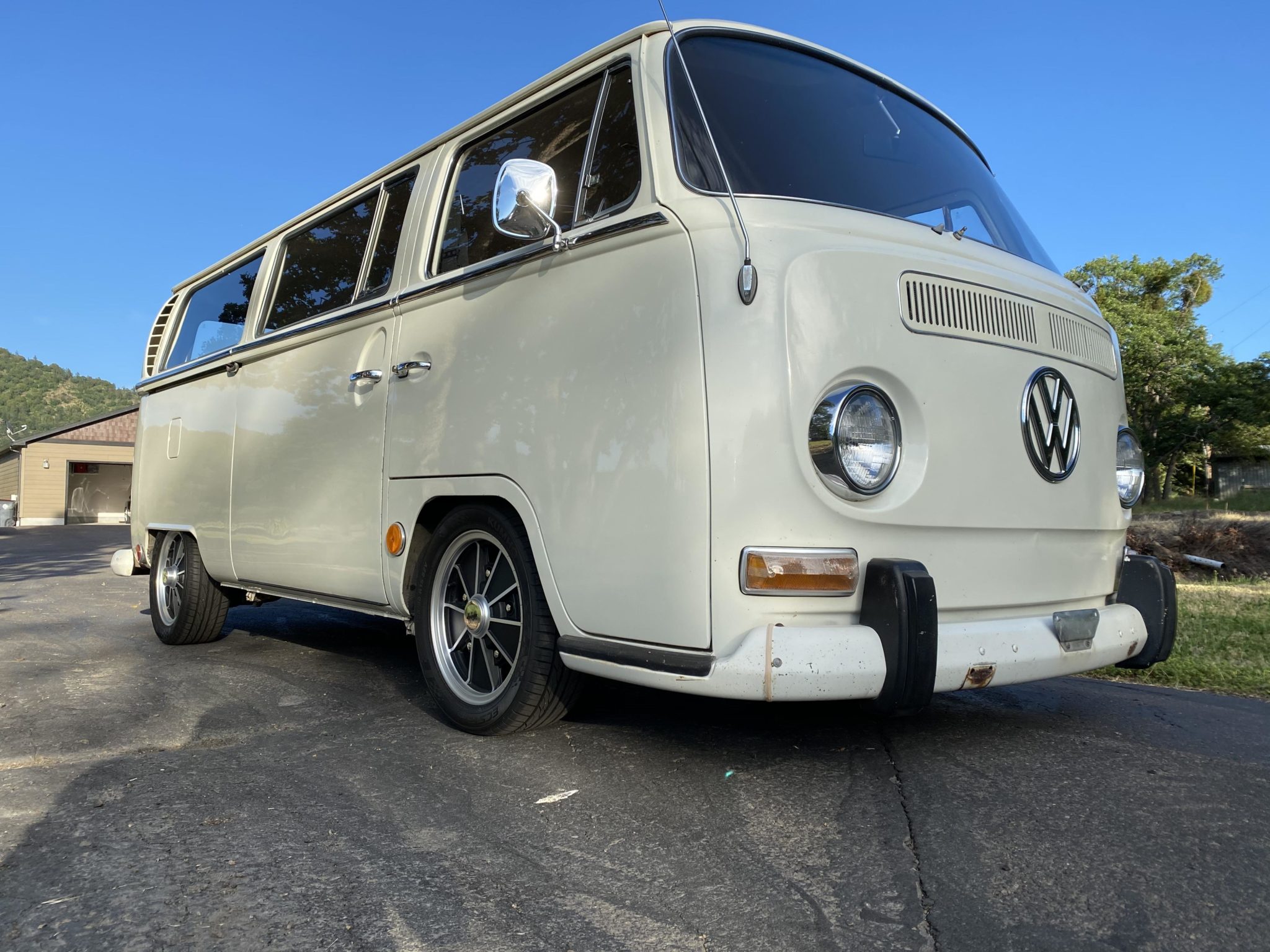 Volkswagen Bay-Window Bus 