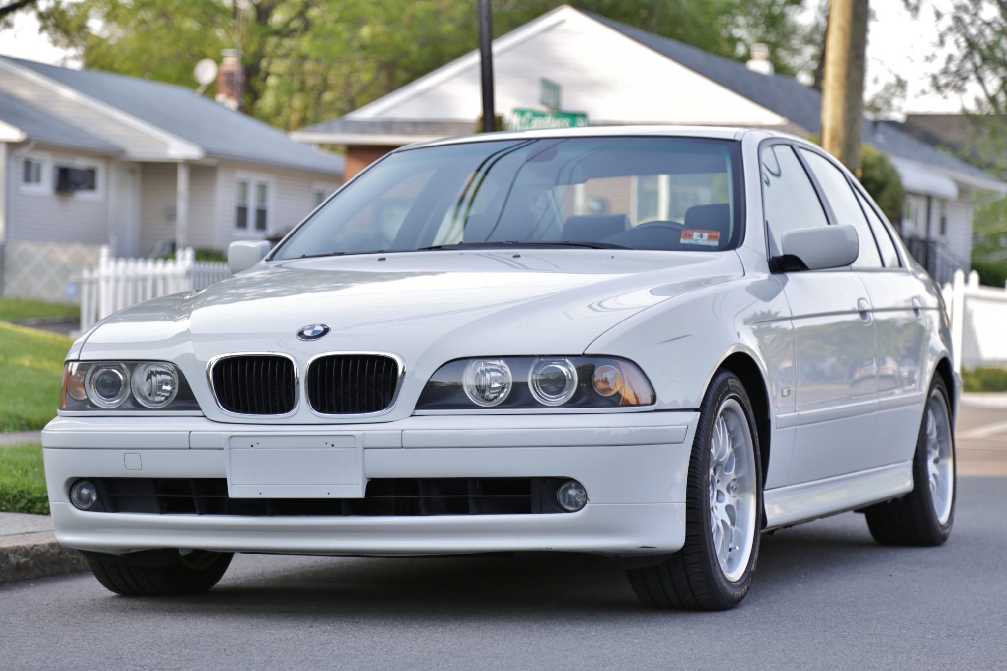 BMW E39 5-Series 