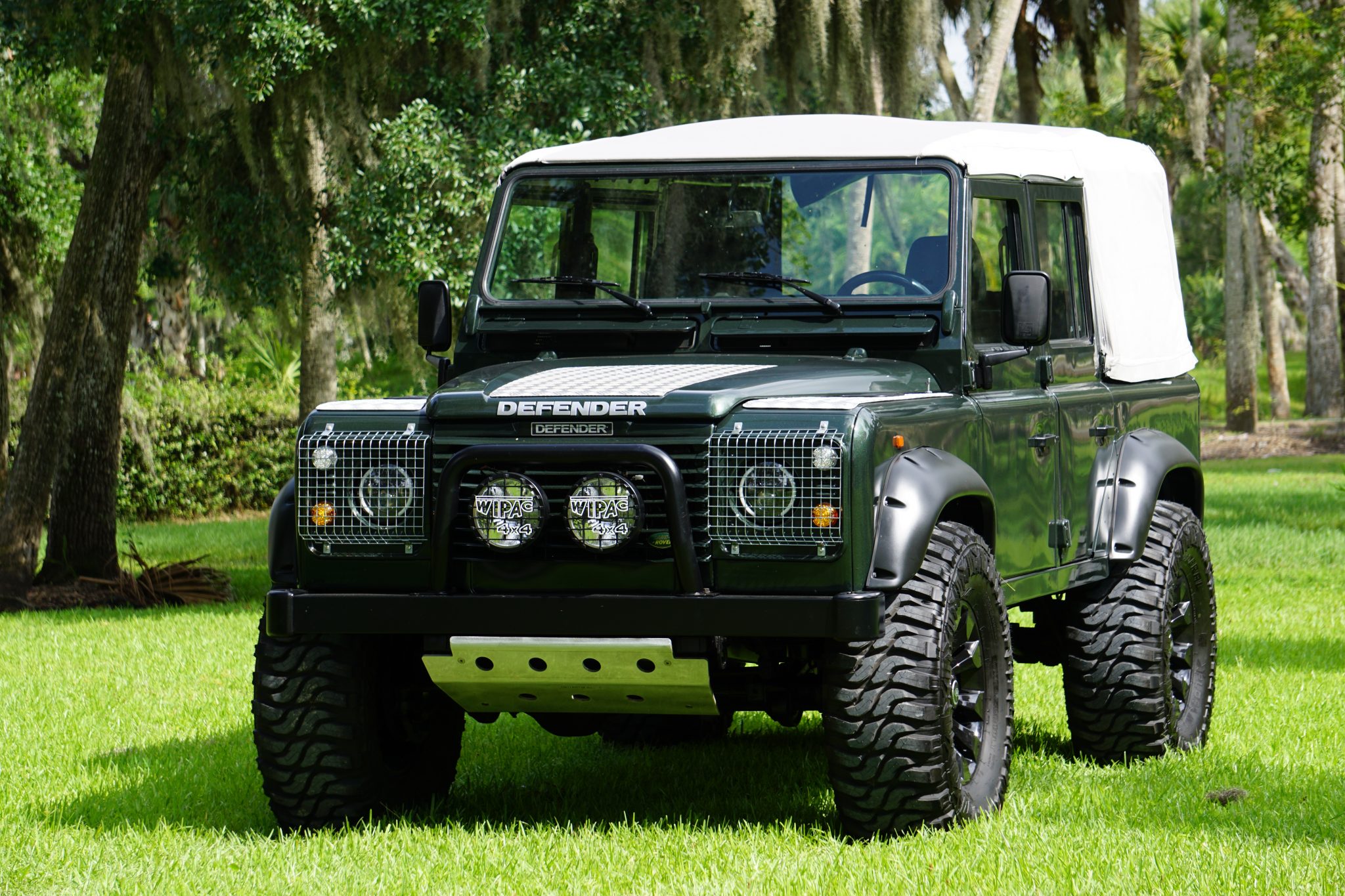 Land Rover 110 / Defender 110 (Euro Spec) 