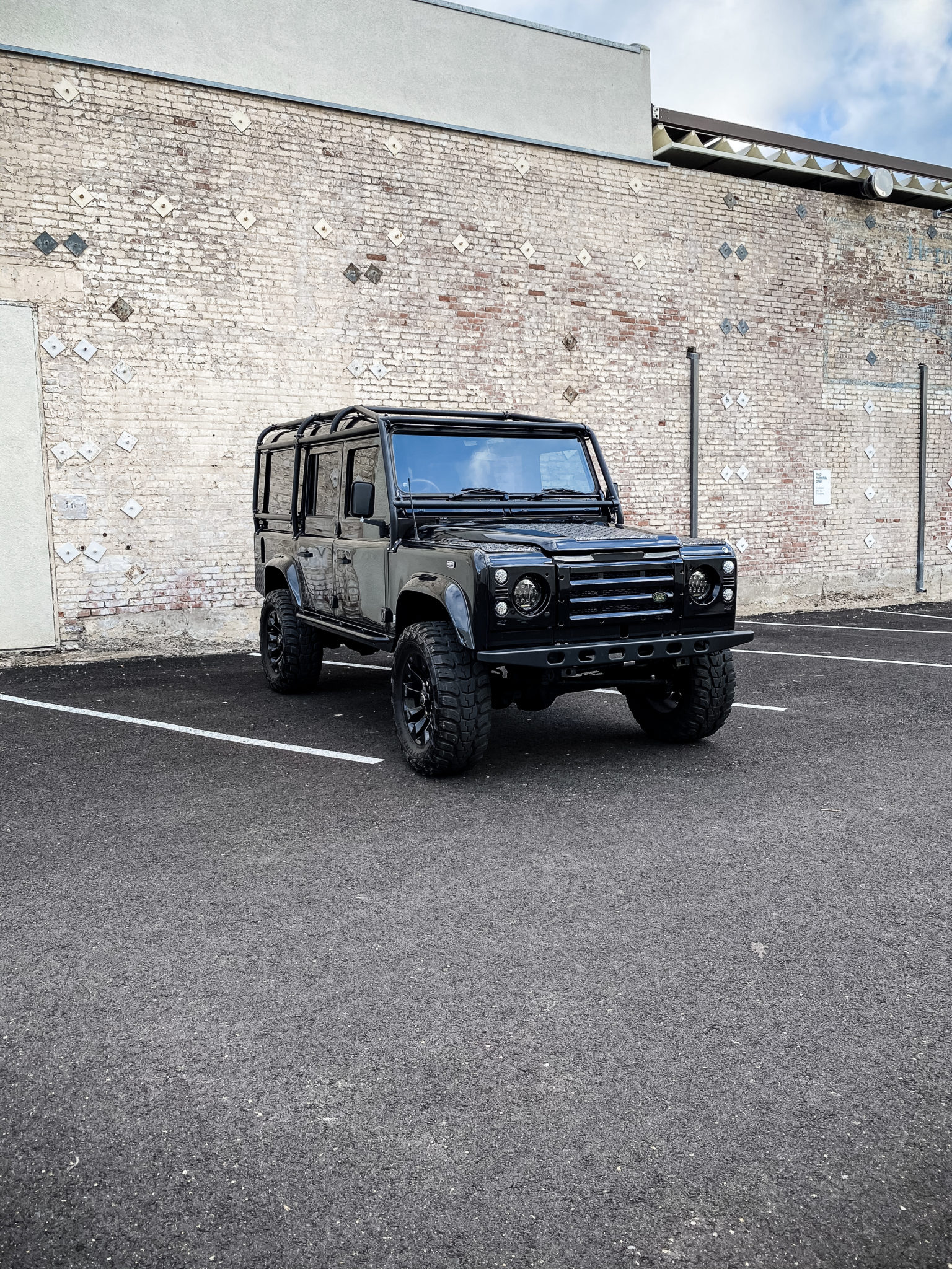 Land Rover 110 / Defender 110 (Euro Spec) 