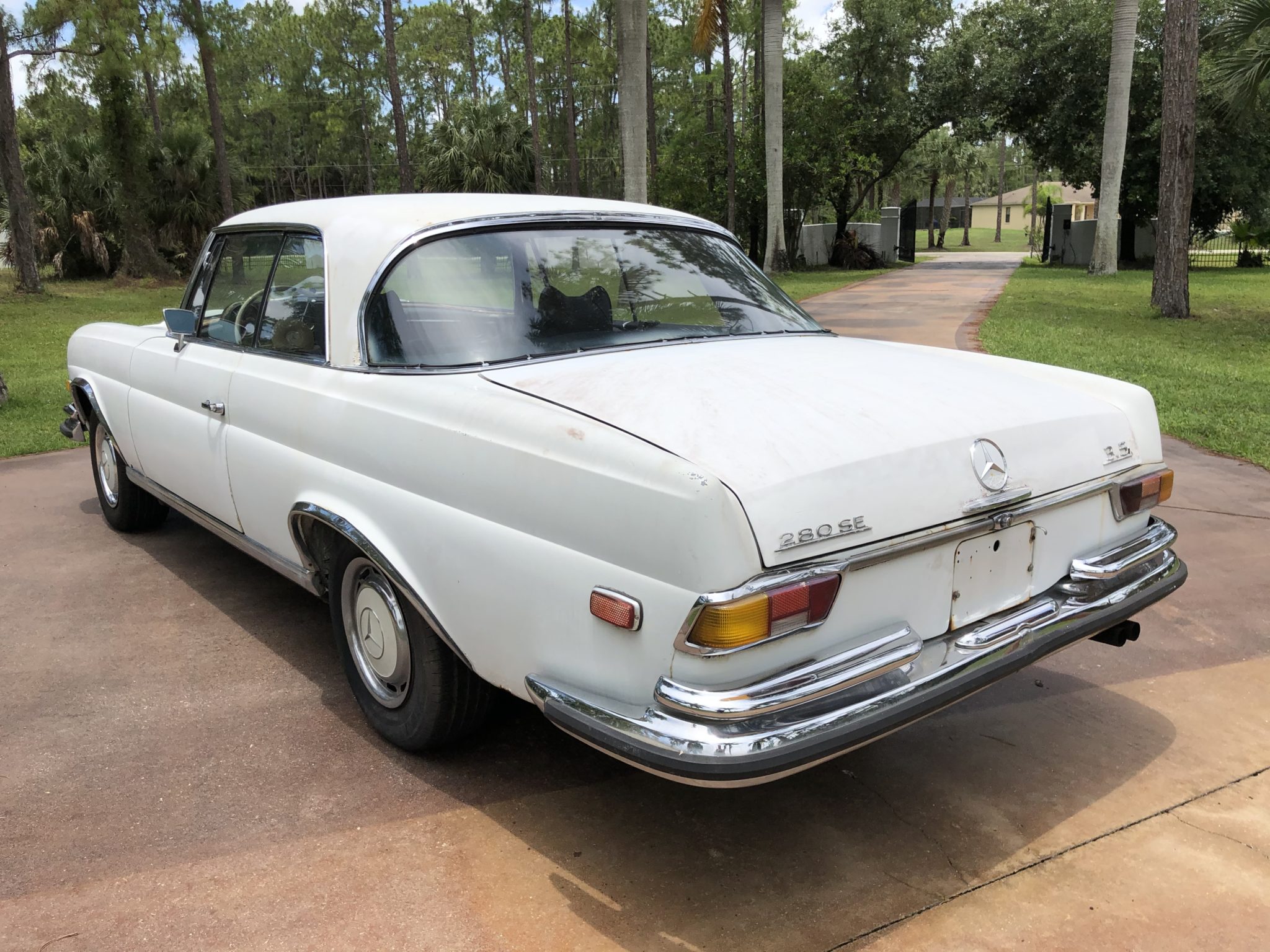 Mercedes-Benz W111 Coupe & Cabriolet 