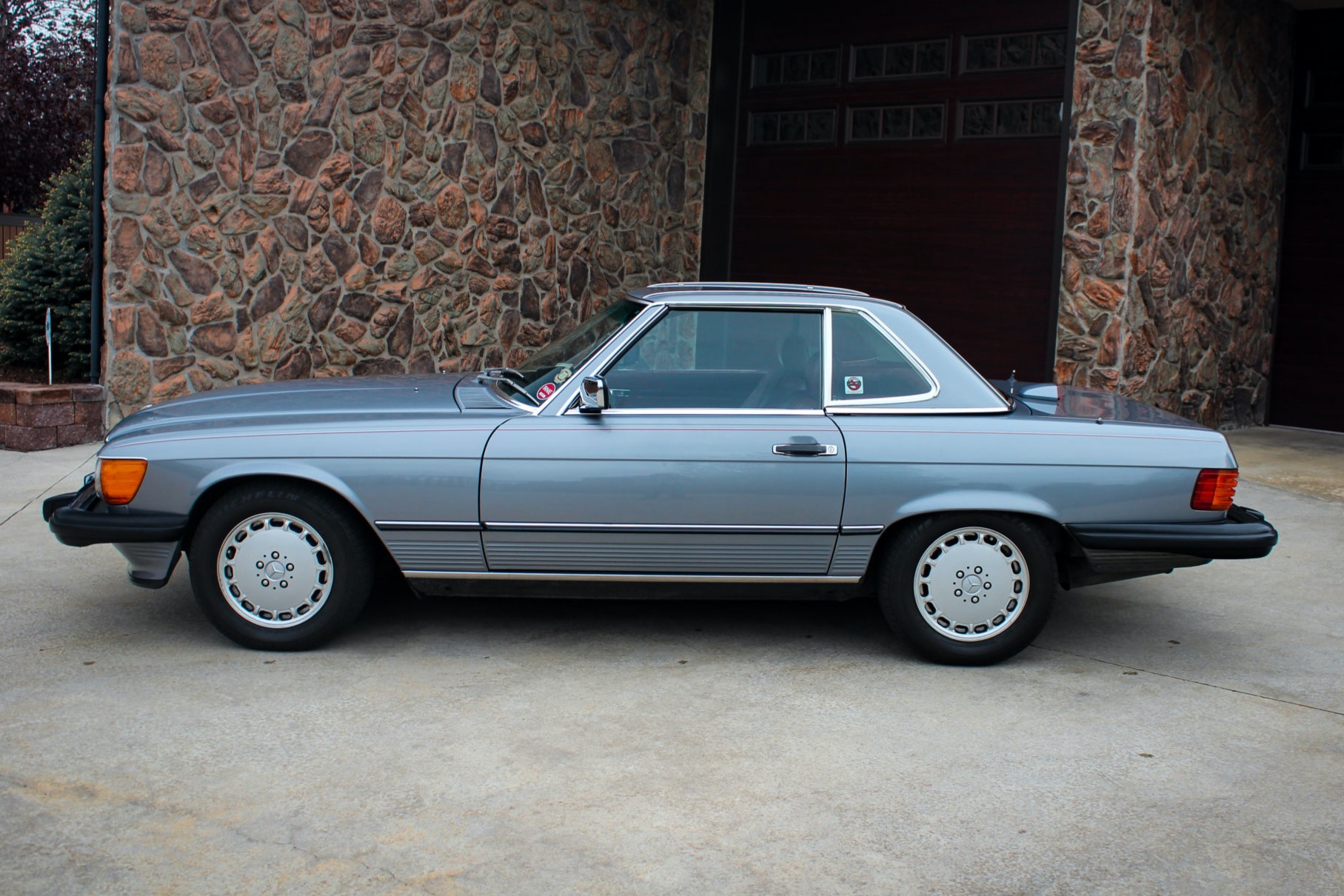 Mercedes-Benz R107 SL 