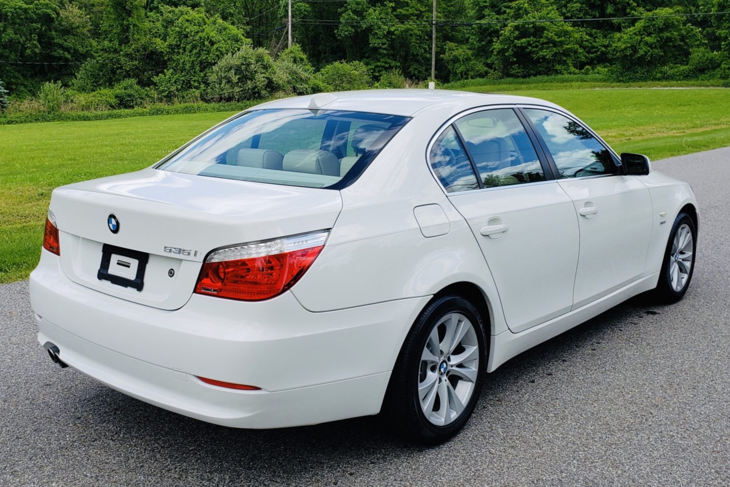 BMW E60 5-Series Sedan 