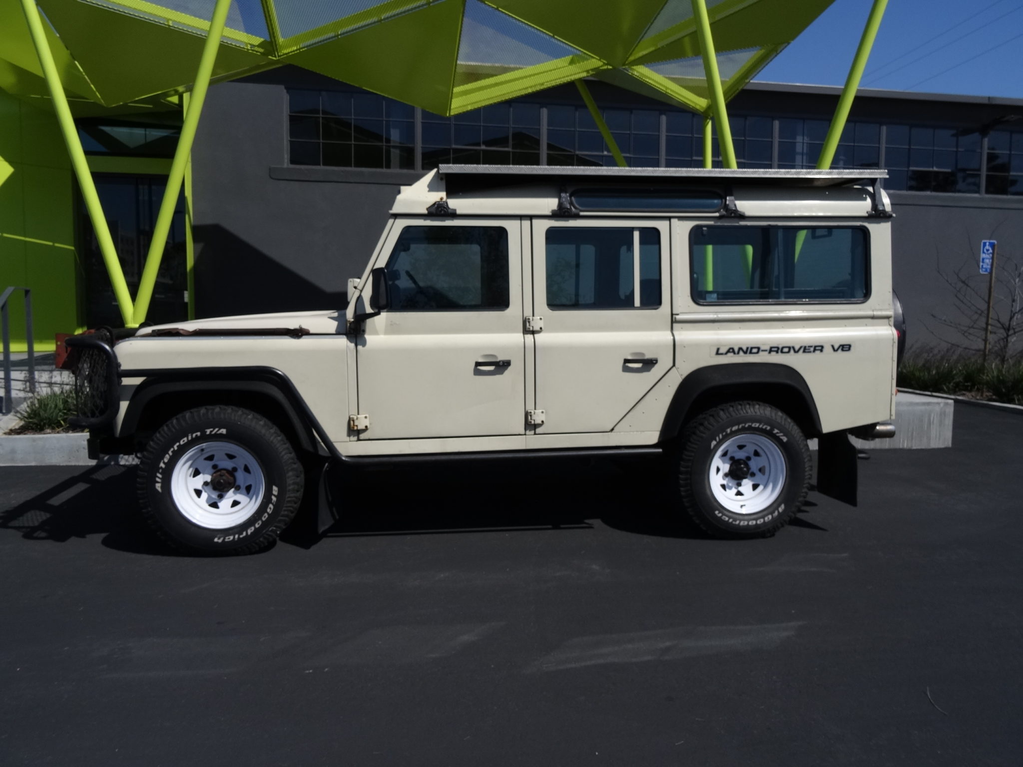 Land Rover 110 / Defender 110 (Euro Spec) 