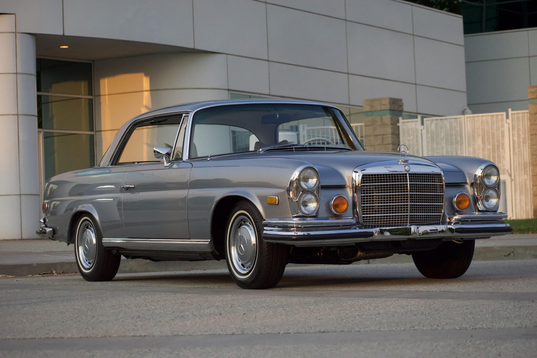 Mercedes-Benz W111 Coupe & Cabriolet 