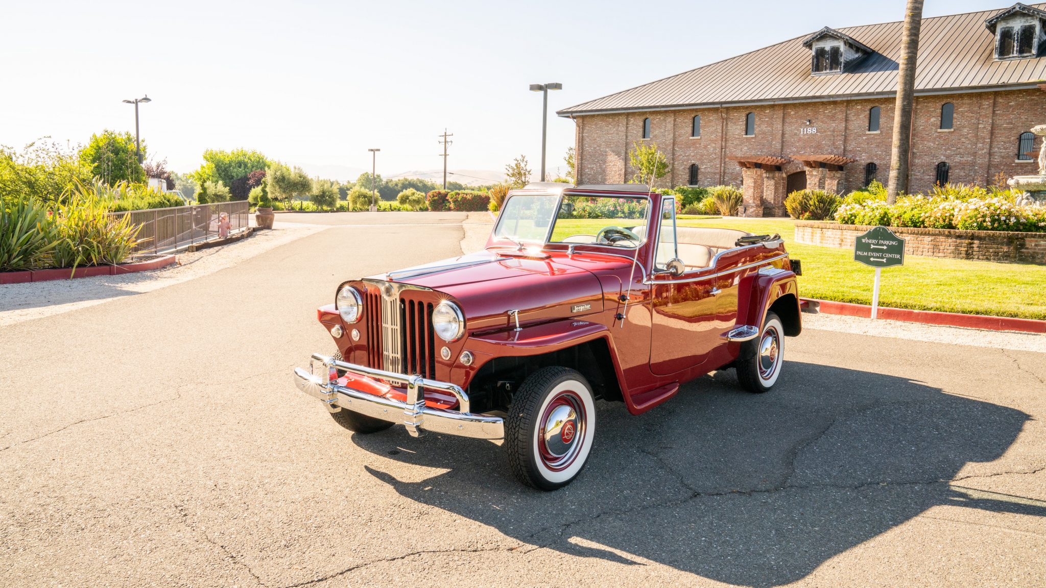 Willys Jeepster 