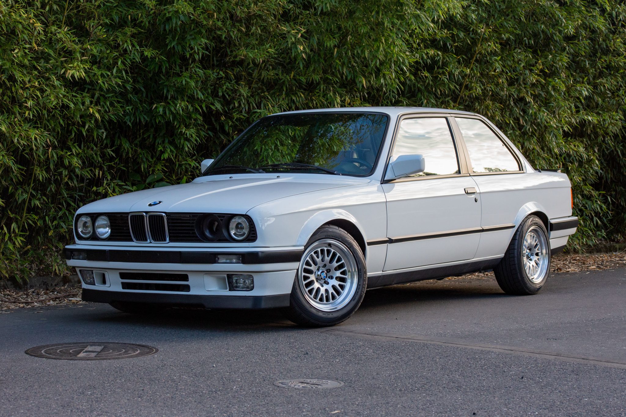 BMW E30 3-Series Coupe 
