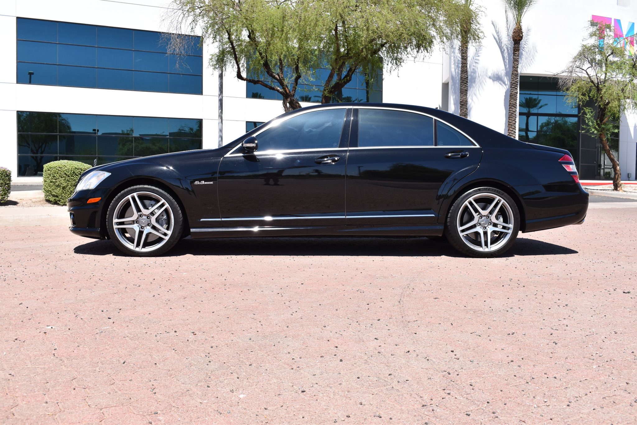 Mercedes-Benz W221 S-Class 