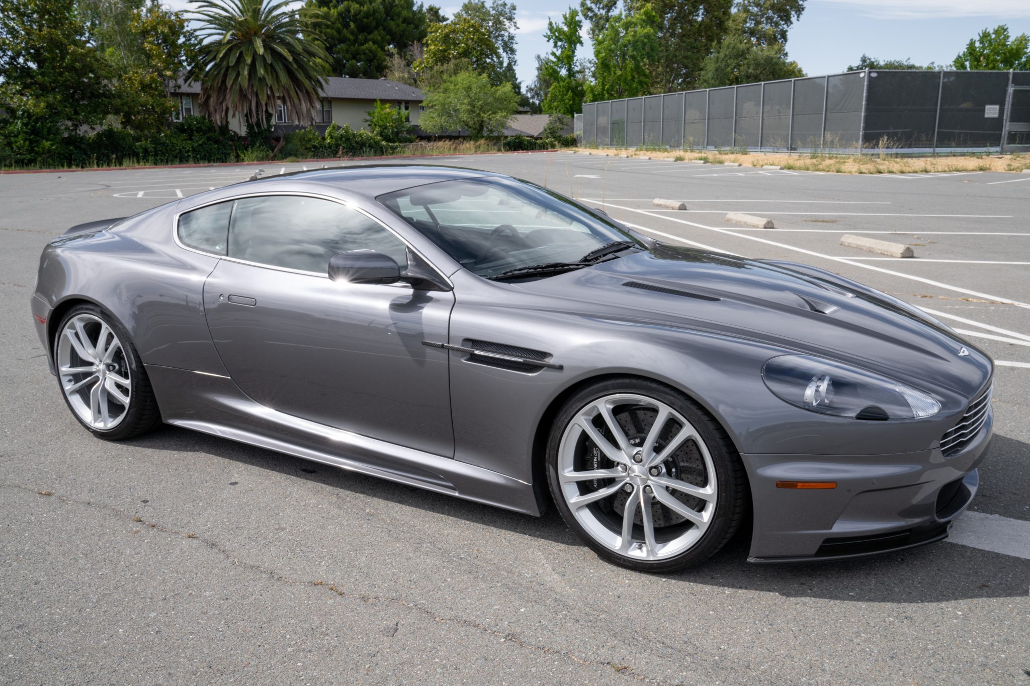 Aston Martin DBS 
