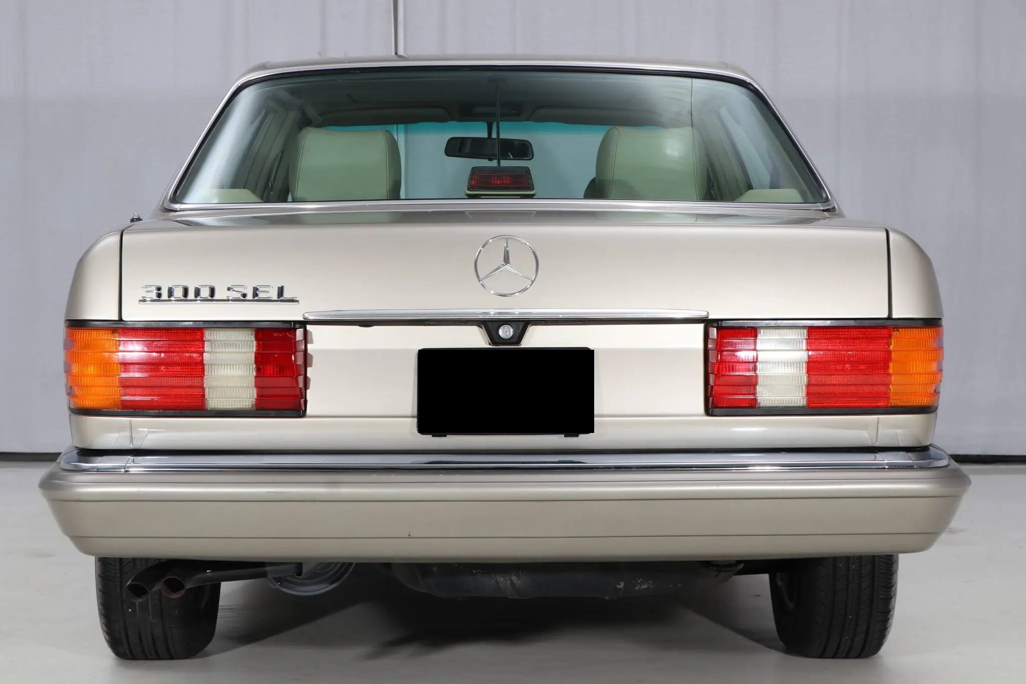 Mercedes-Benz W126 S-Class