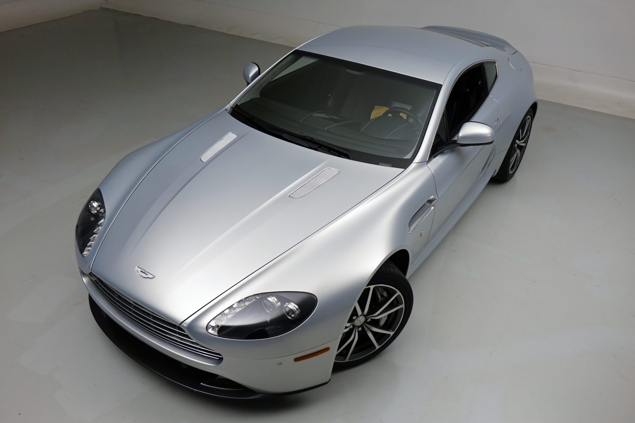 Aston Martin V8 Vantage (2006+) 