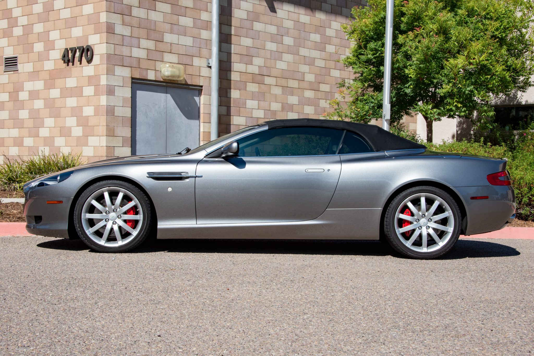 Aston Martin DB9 