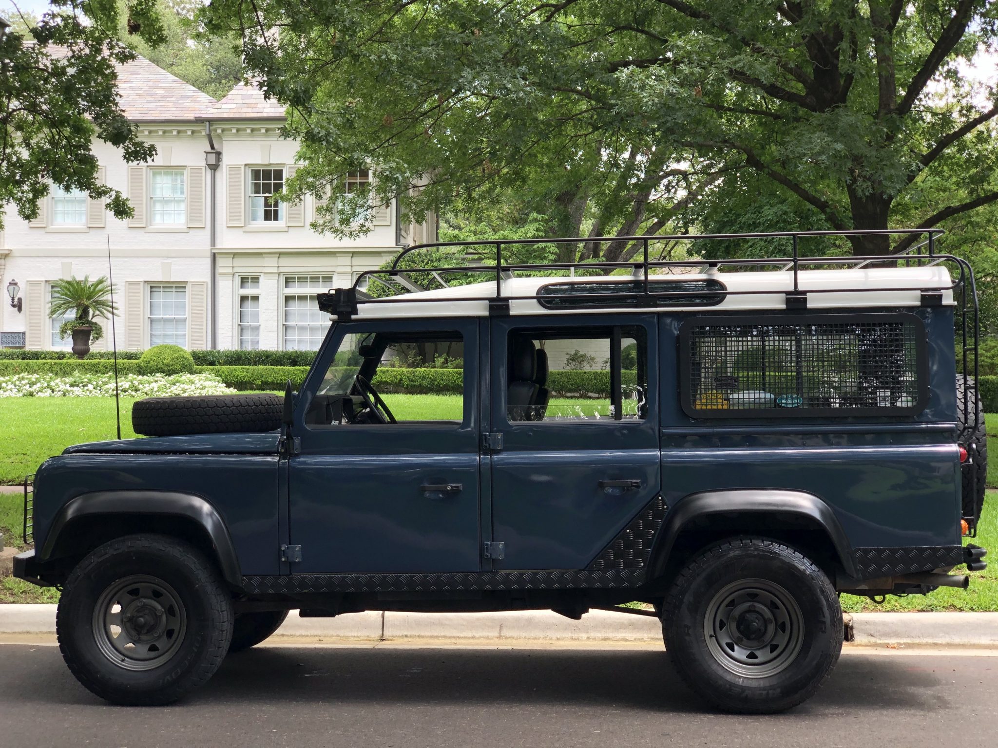 Land Rover 110 / Defender 110 (Euro Spec) 