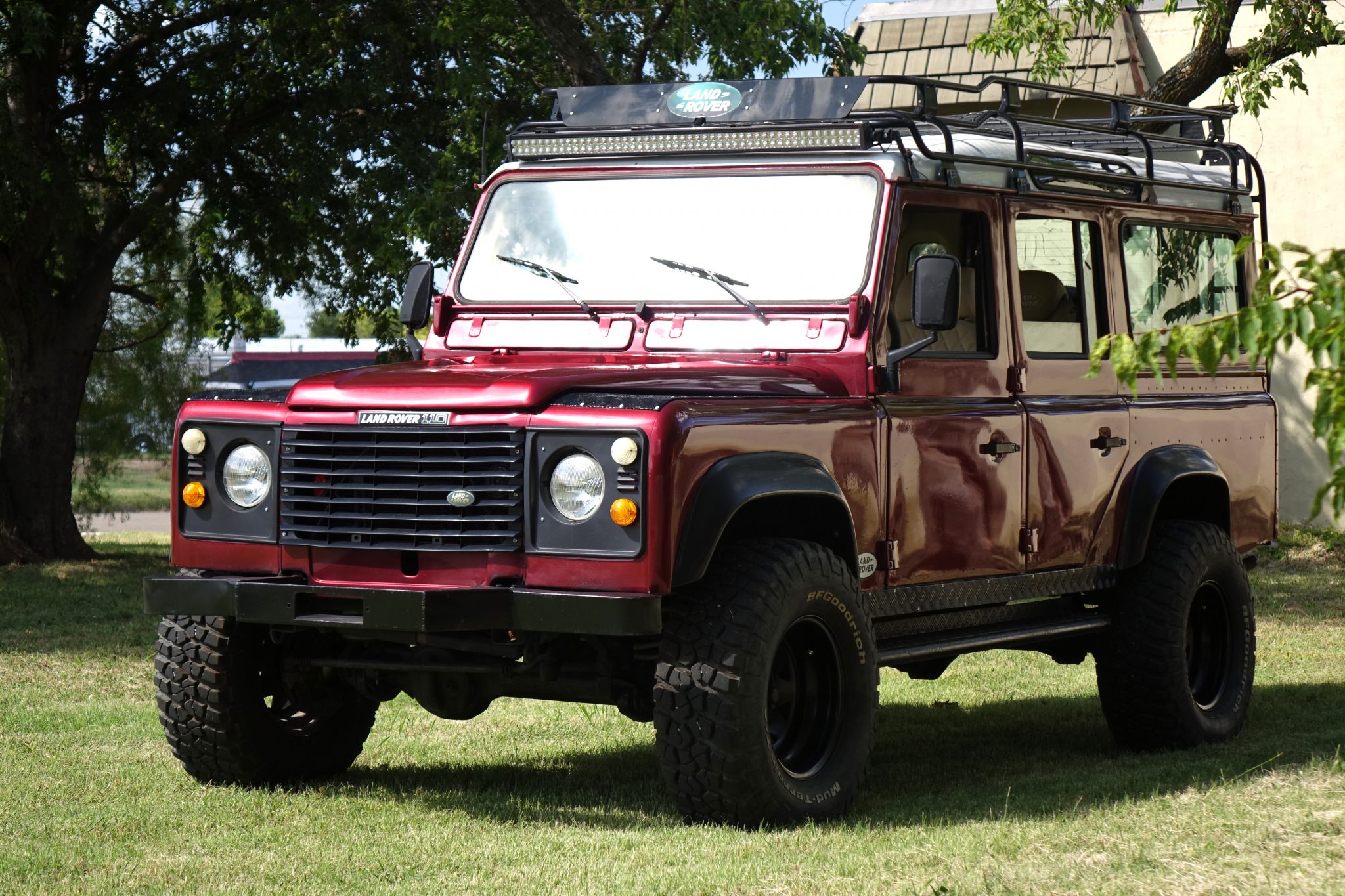 Land Rover 110 / Defender 110 (Euro Spec) 