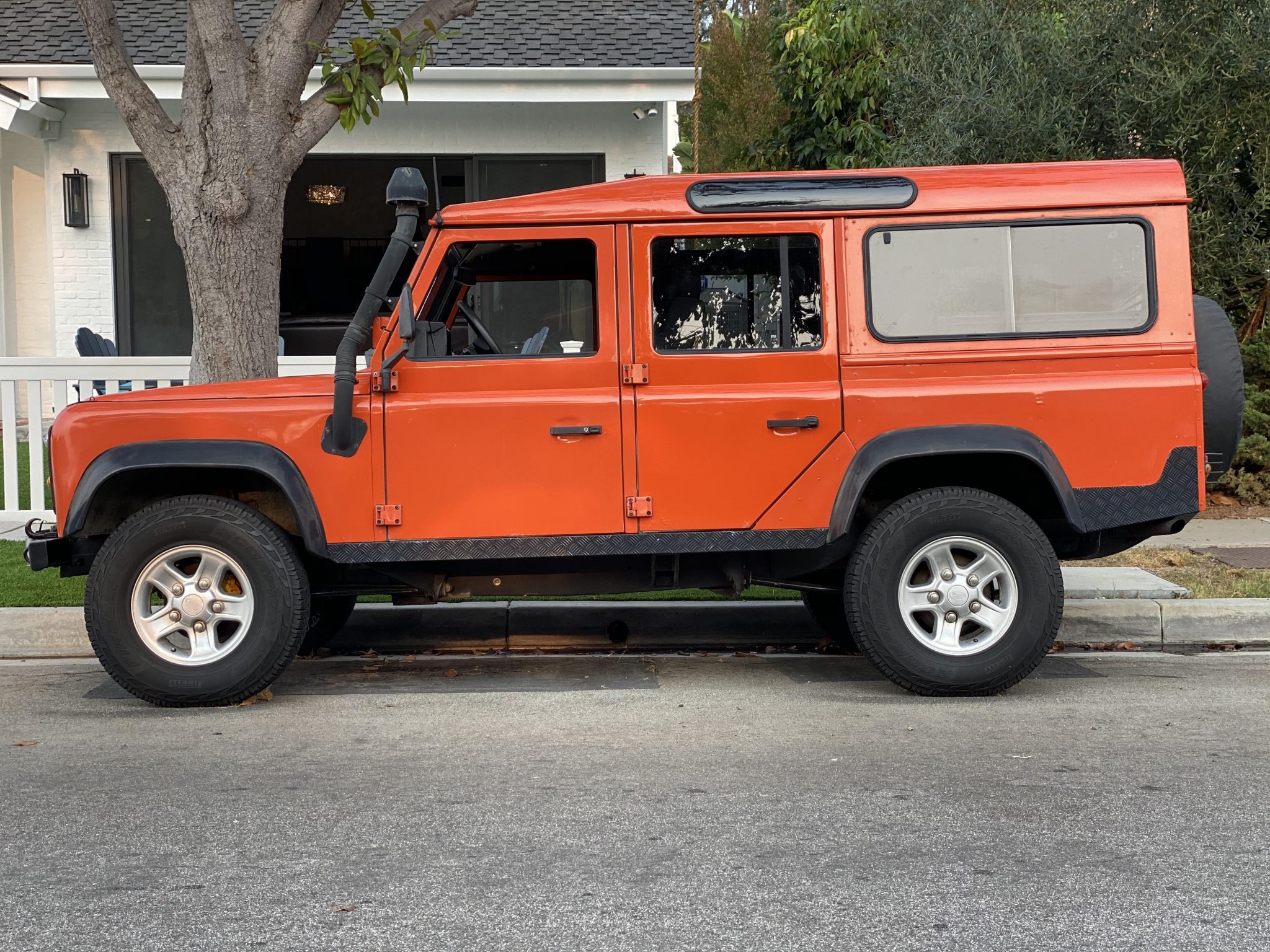 Land Rover 110 / Defender 110 (Euro Spec) 