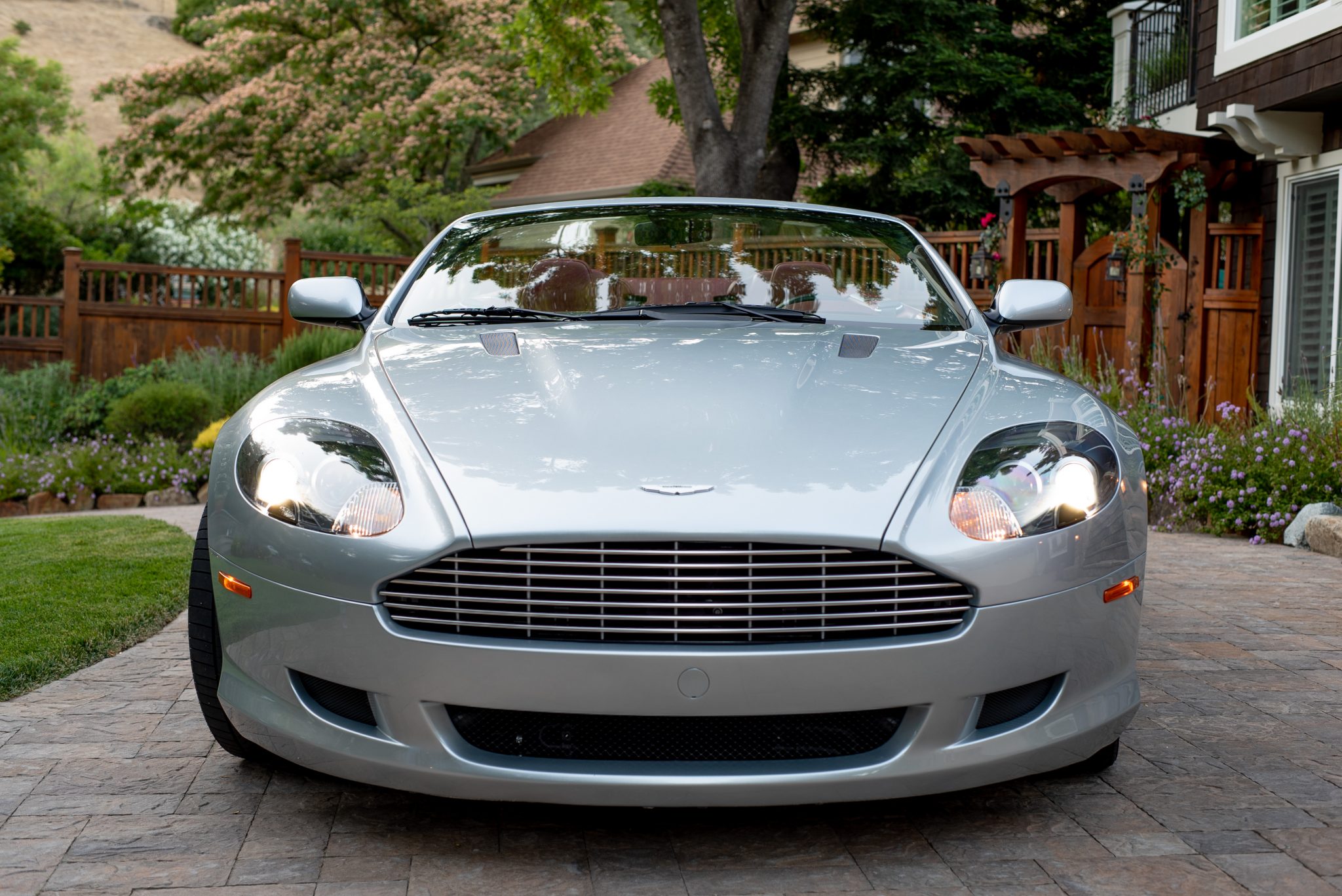 Aston Martin DB9 