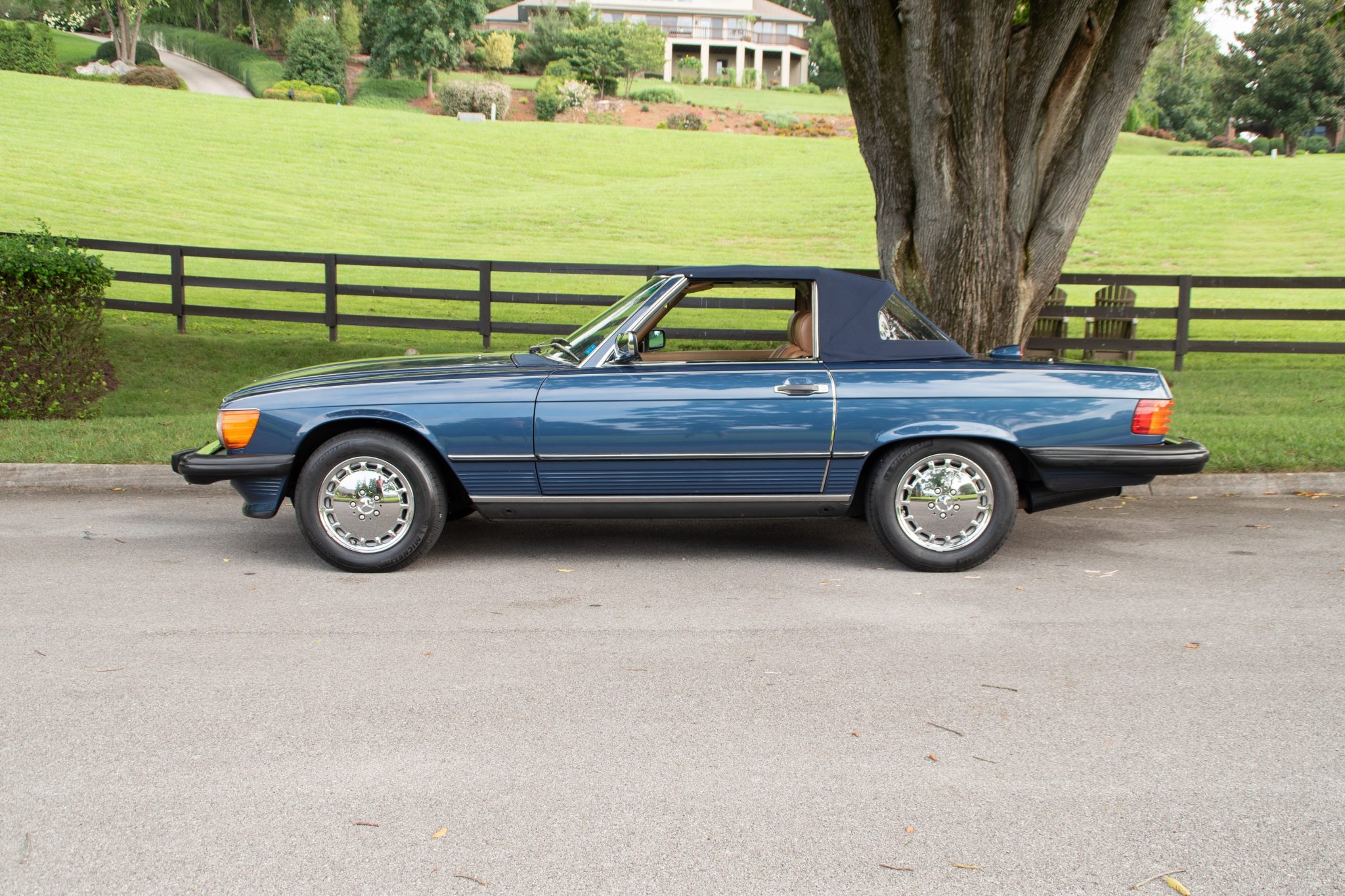 Mercedes-Benz R107 SL 